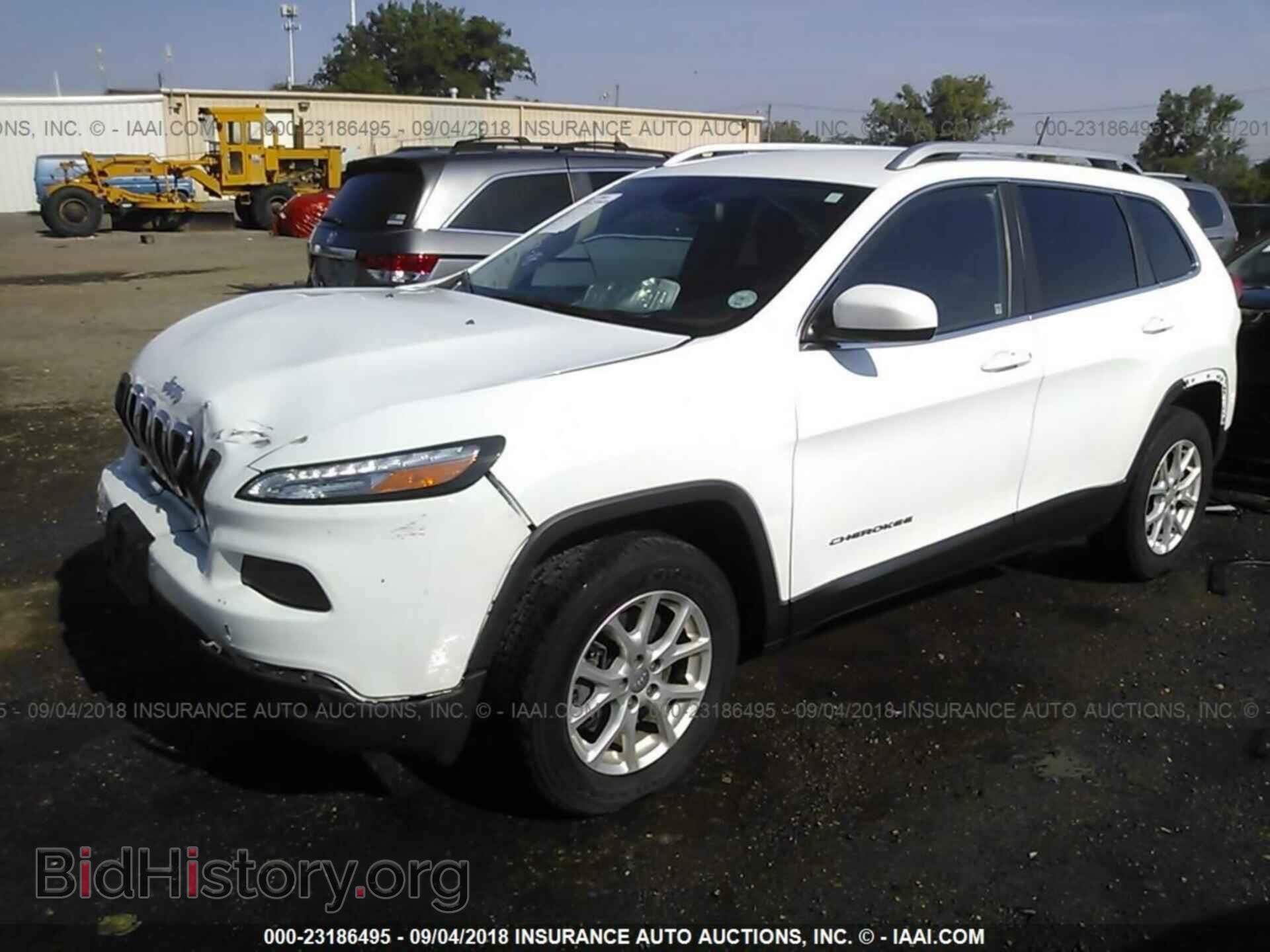 2014 Jeep Cherokee - VIN: 1C4PJMCB5EW243758 - Photo 2