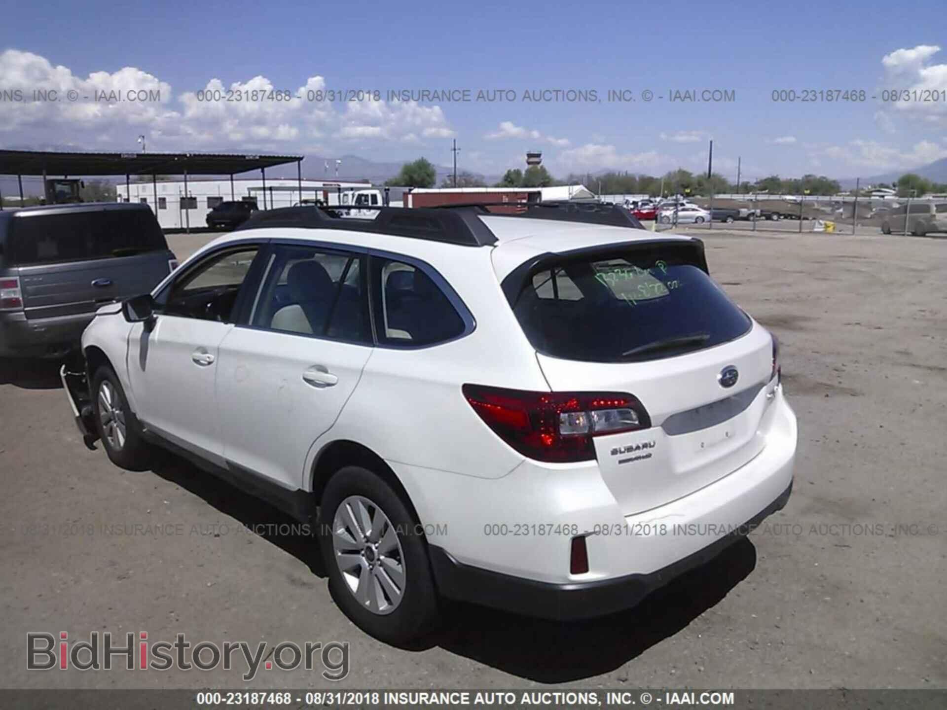 2017 Subaru Outback - VIN: 4S4BSAAC6H3246185 - Фото 3