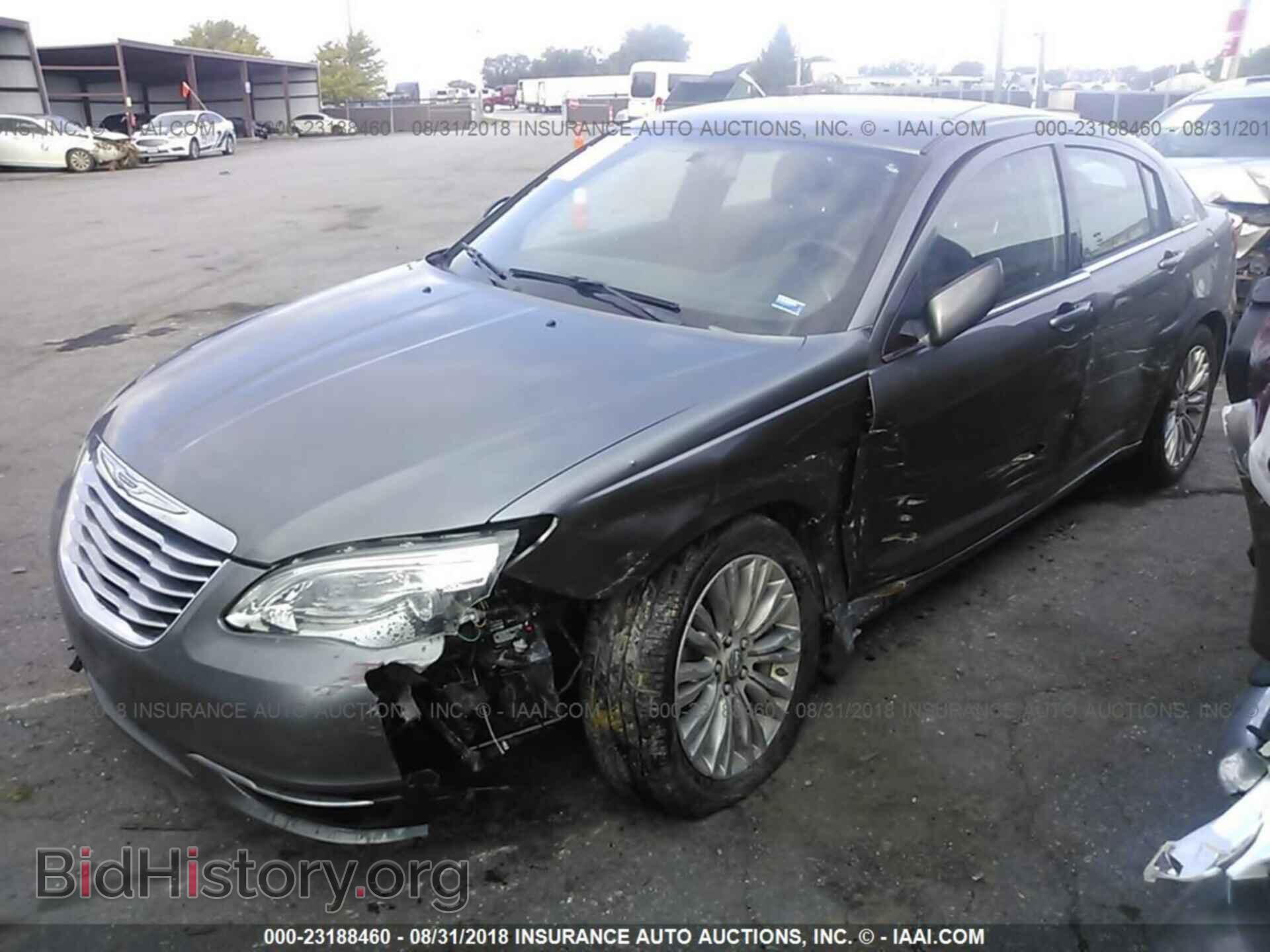 2012 Chrysler 200 - VIN: 1C3CCBAB0CN257039 - Фото 2