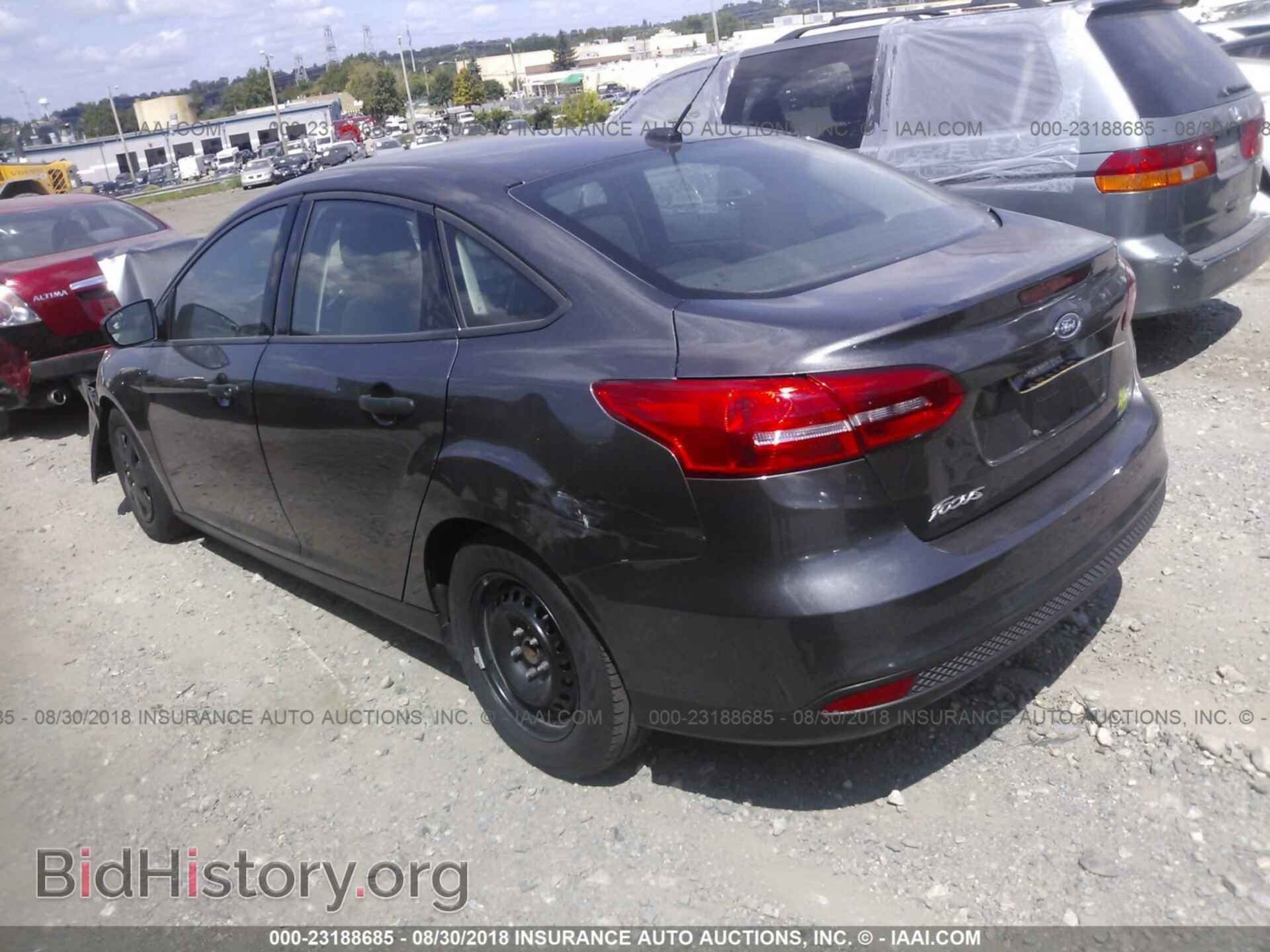 2016 Ford Focus - VIN: 1FADP3E29GL402946 - Photo 3