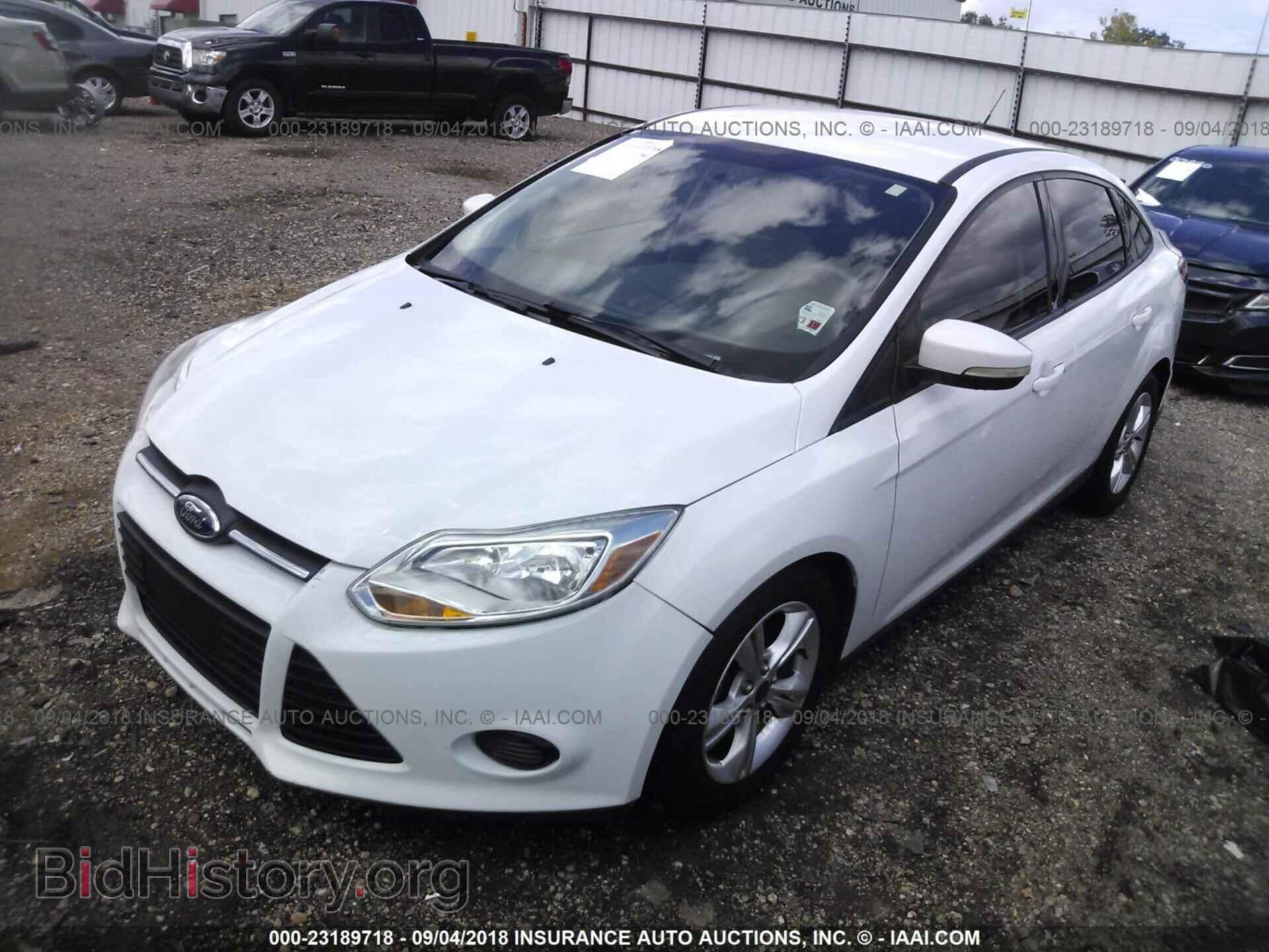 2014 Ford Focus - VIN: 1FADP3F23EL216038 - Фото 2