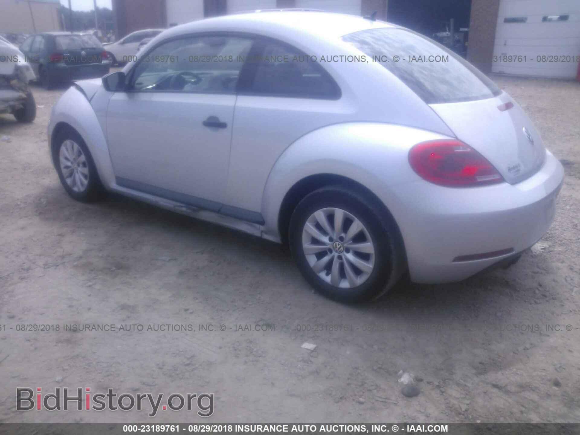 2014 Volkswagen Beetle - VIN: 3VWF17AT0EM641109 - Фото 3