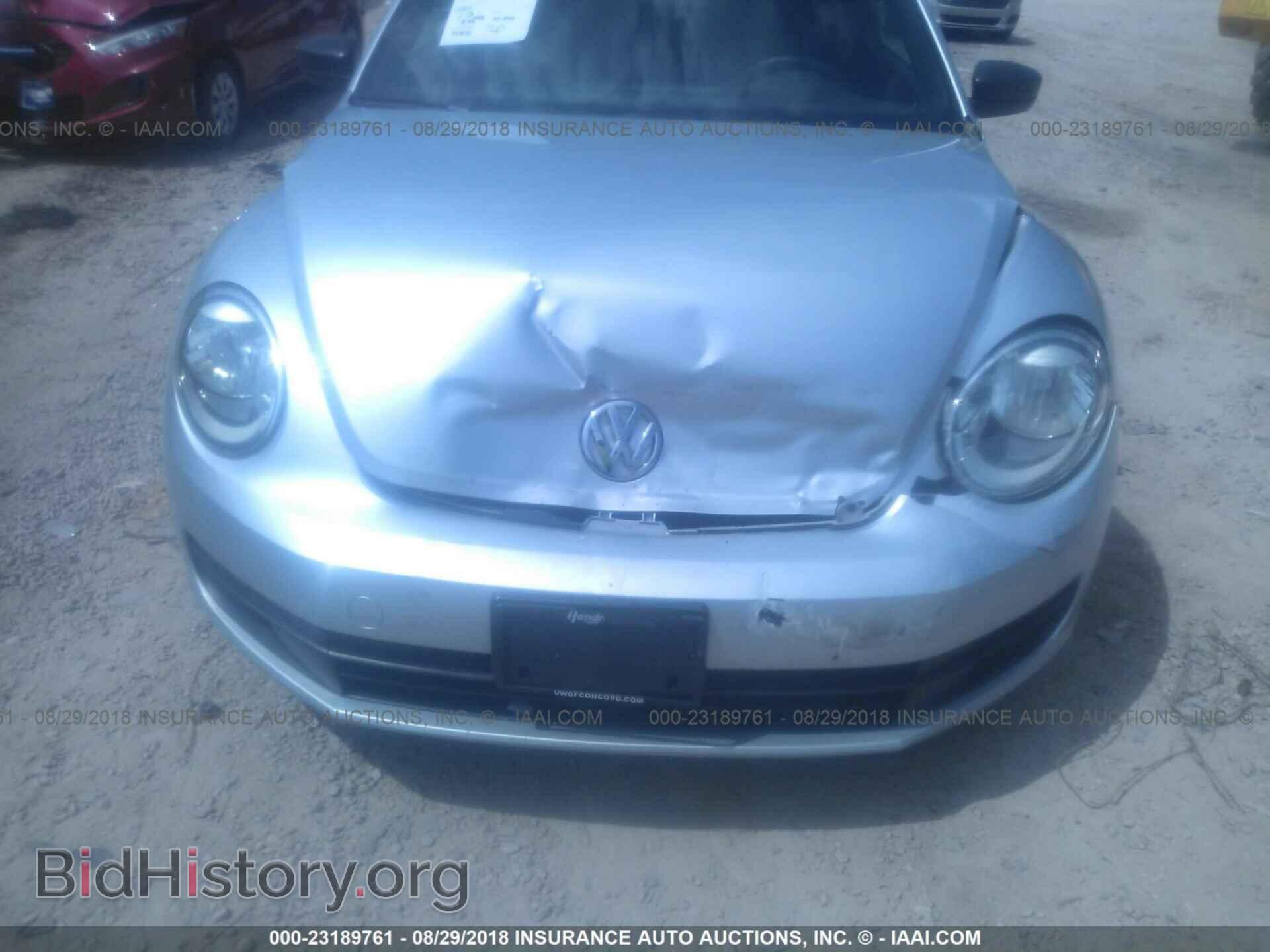 2014 Volkswagen Beetle - VIN: 3VWF17AT0EM641109 - Фото 6
