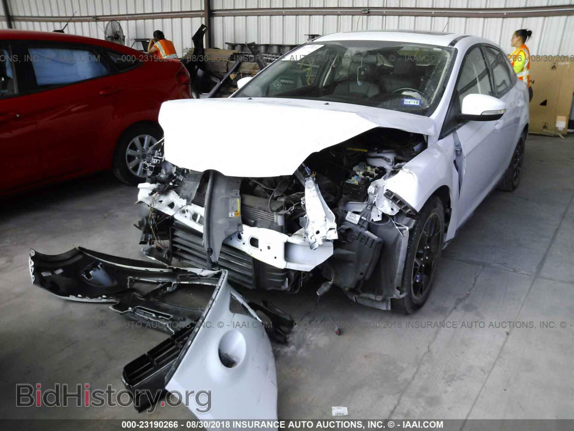 2013 Ford Focus - VIN: 1FADP3F25DL112164 - Фото 2