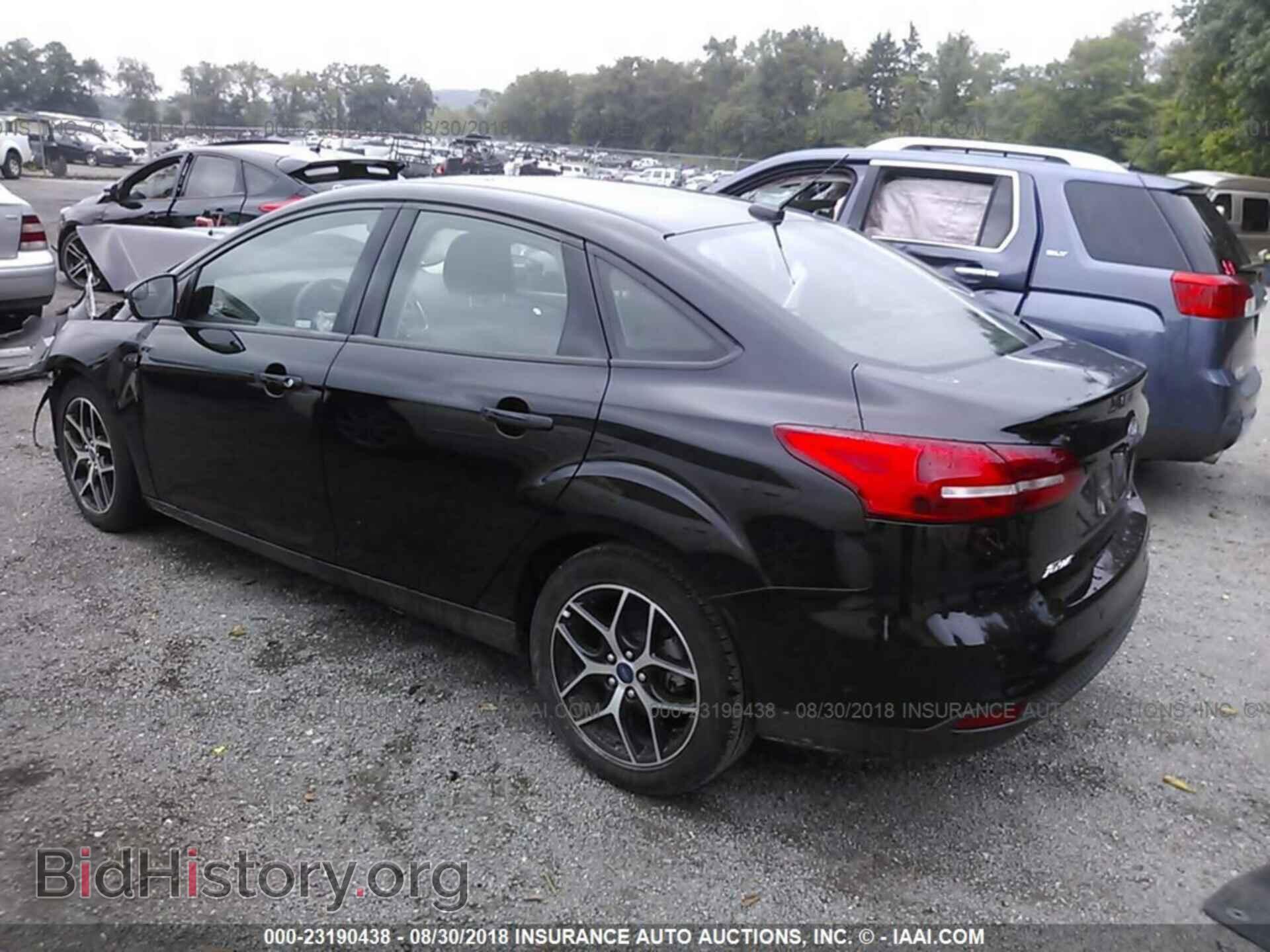 2017 Ford Focus - VIN: 1FADP3H27HL318170 - Фото 3