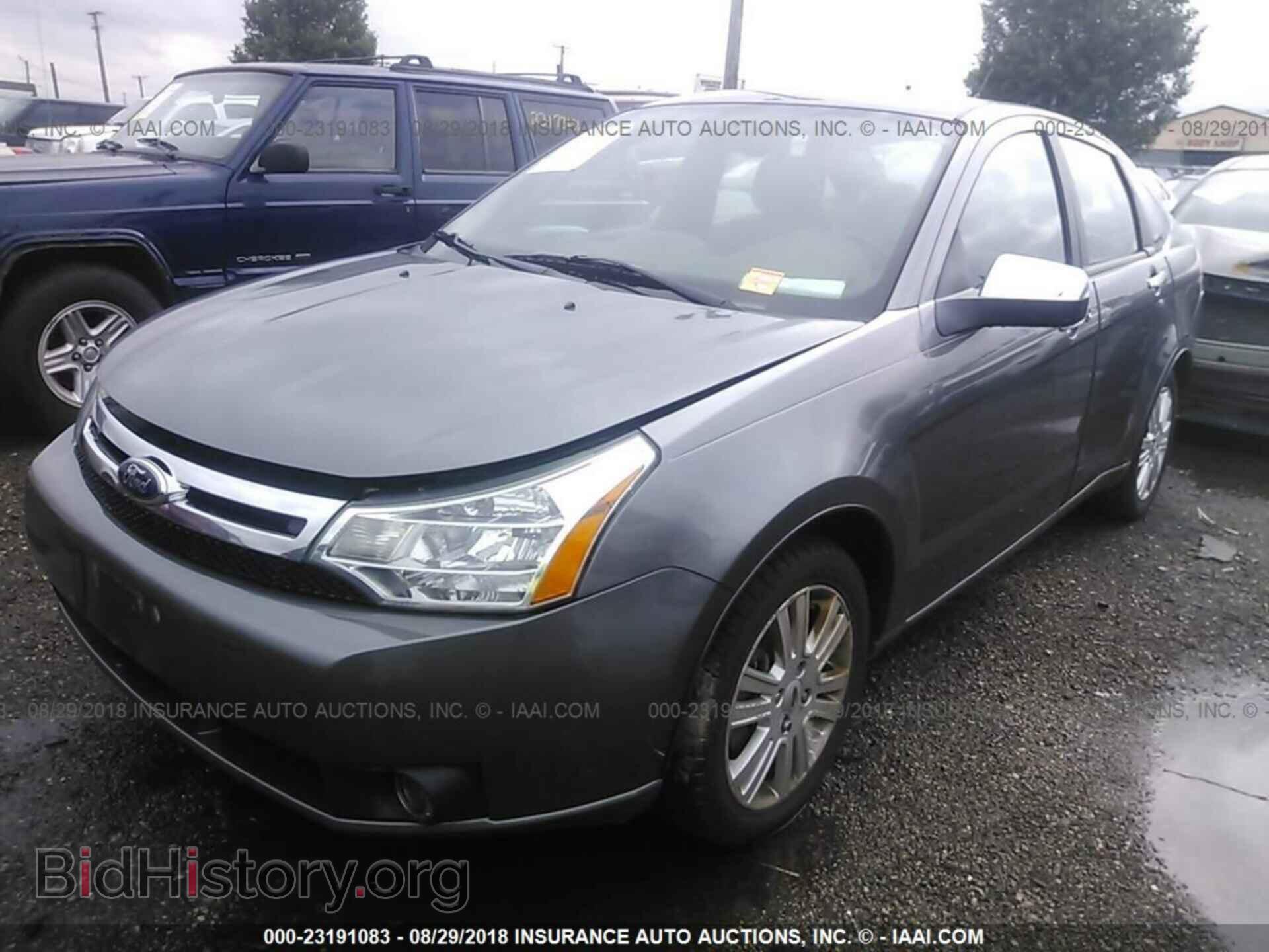 2011 Ford Focus - VIN: 1FAHP3HN9BW105528 - Фото 2