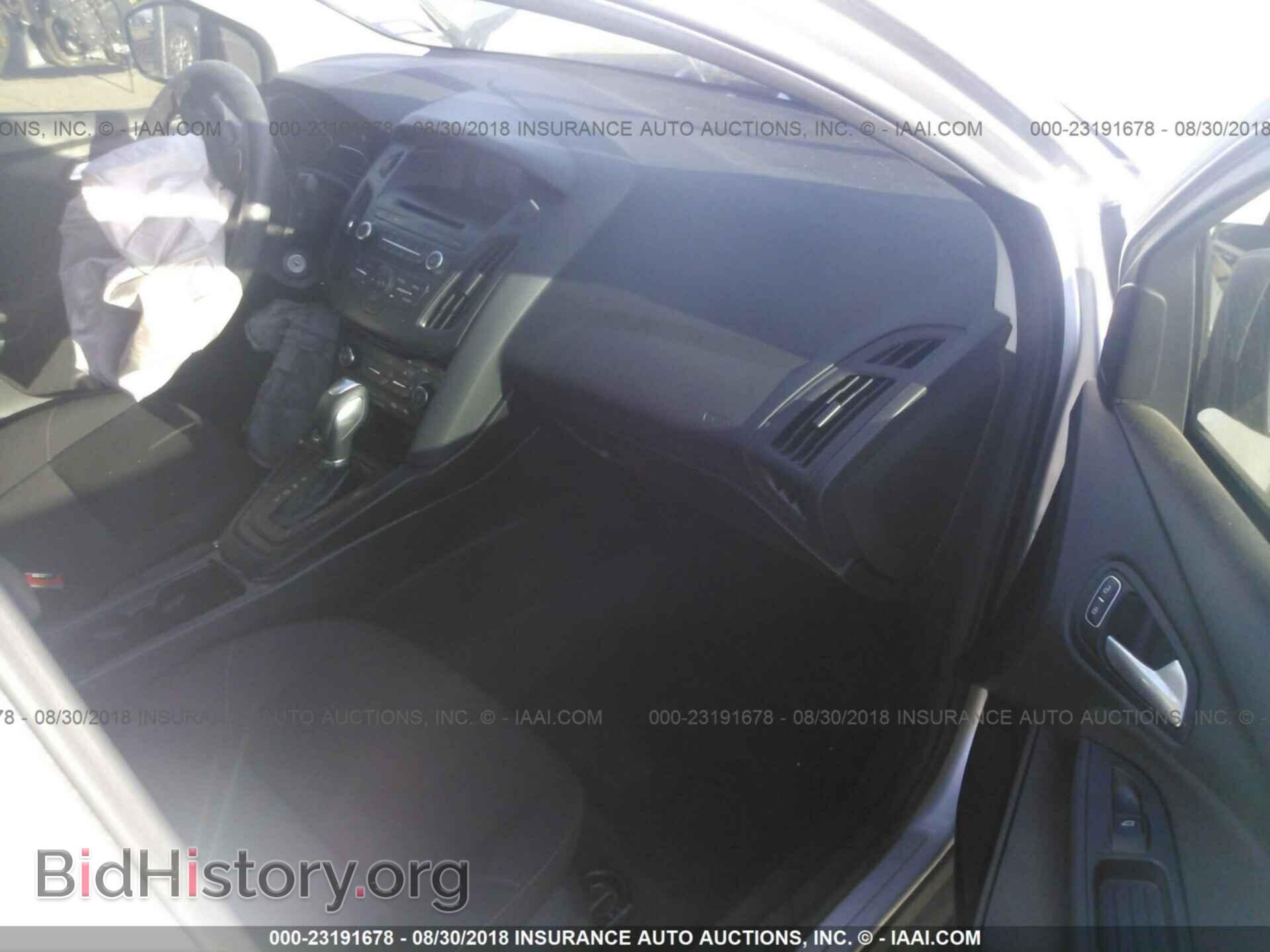 2016 Ford Focus - VIN: 1FADP3F28GL404654 - Photo 5