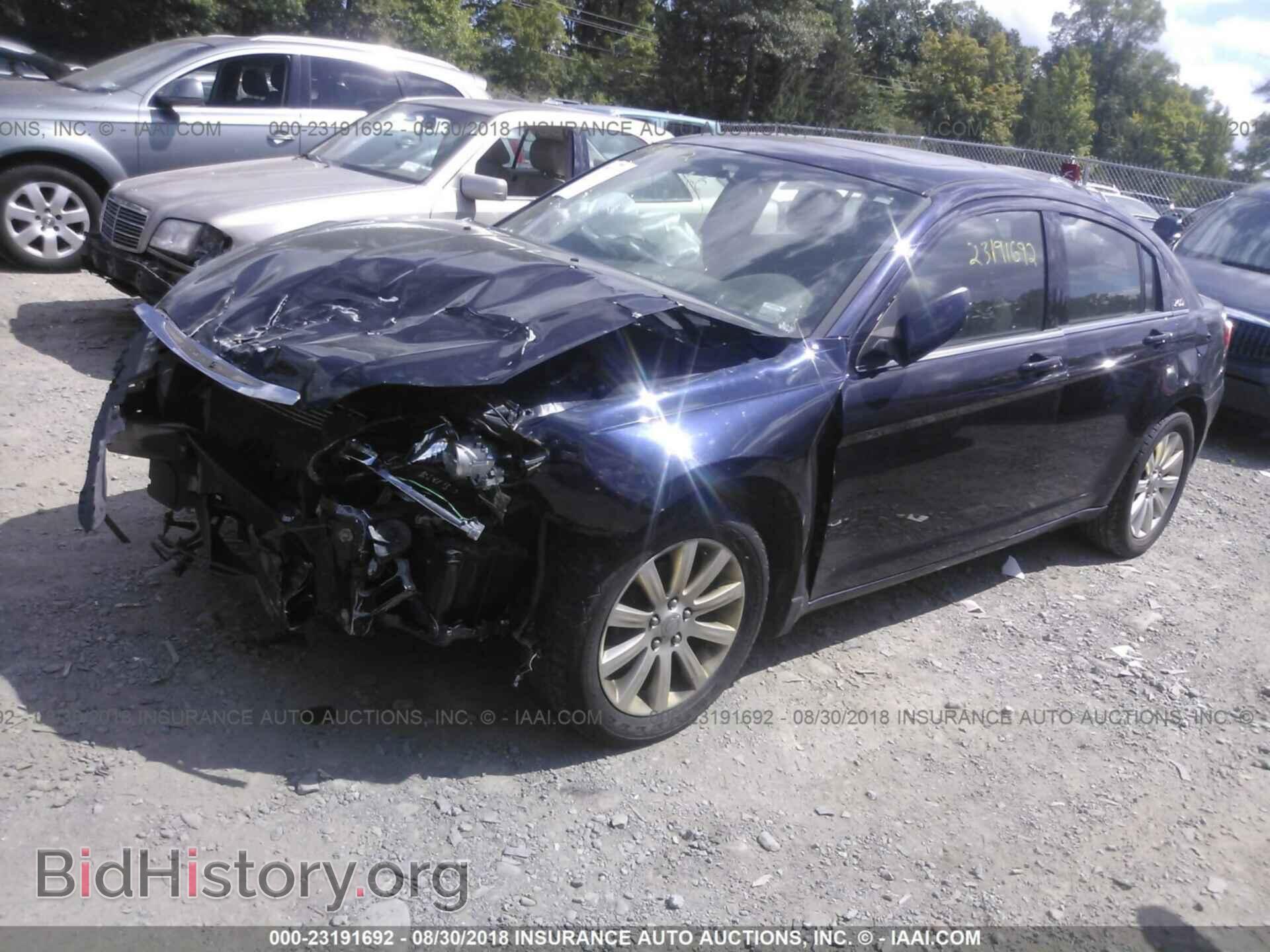 2011 Chrysler 200 - VIN: 1C3BC1FG5BN512356 - Фото 2