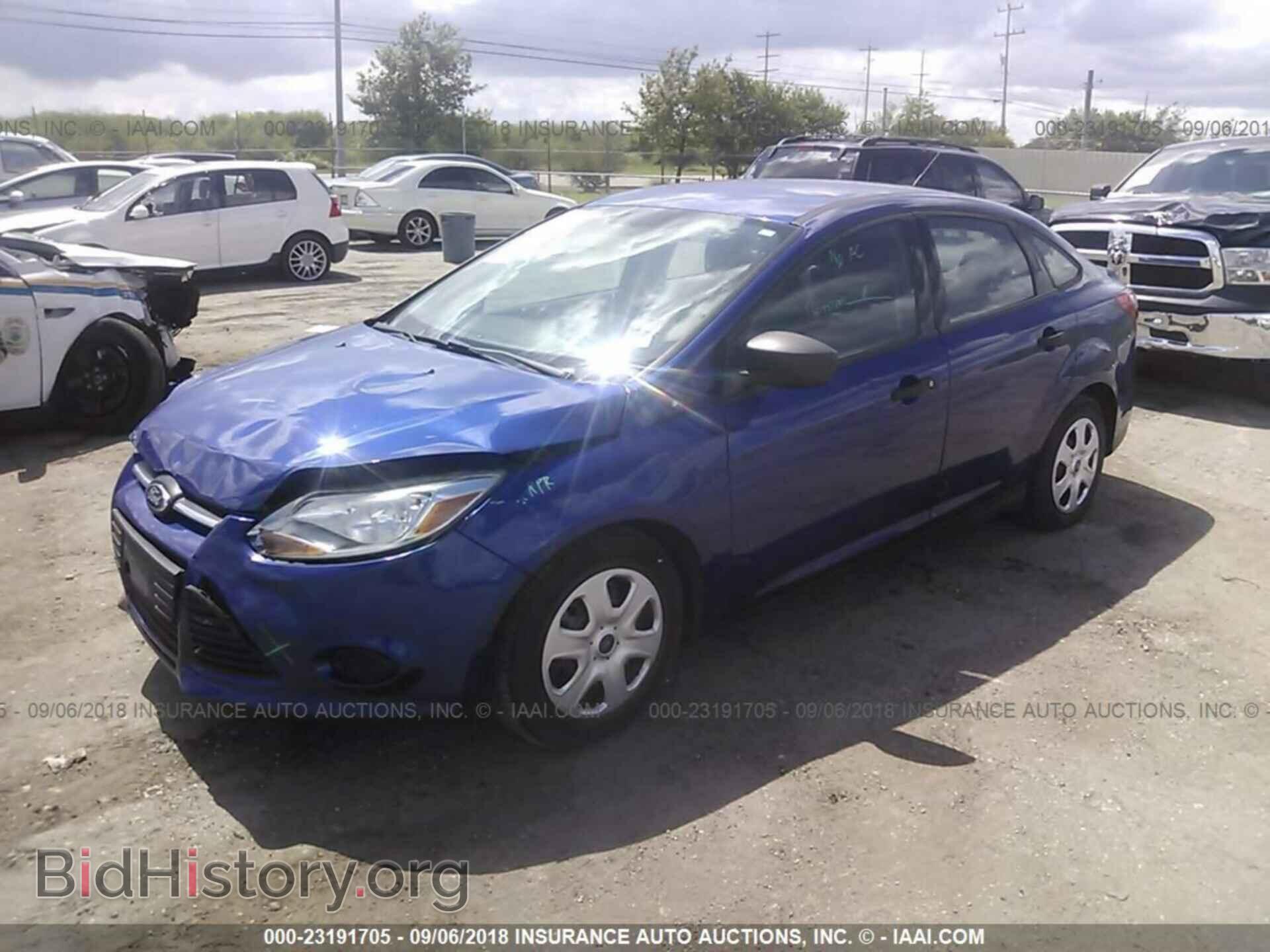 2012 Ford Focus - VIN: 1FAHP3E25CL435115 - Photo 2