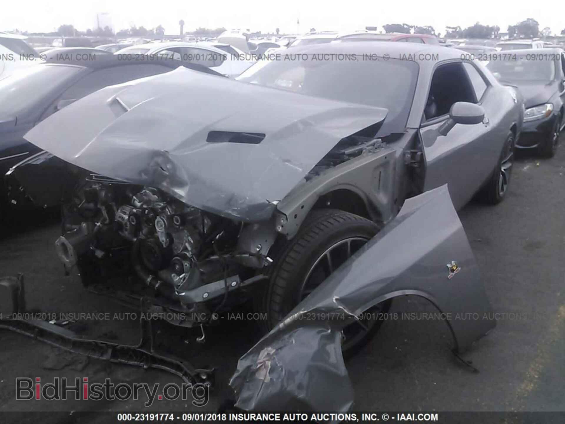 2018 Dodge Challenger - VIN: 2C3CDZFJ0JH120260 - Фото 2