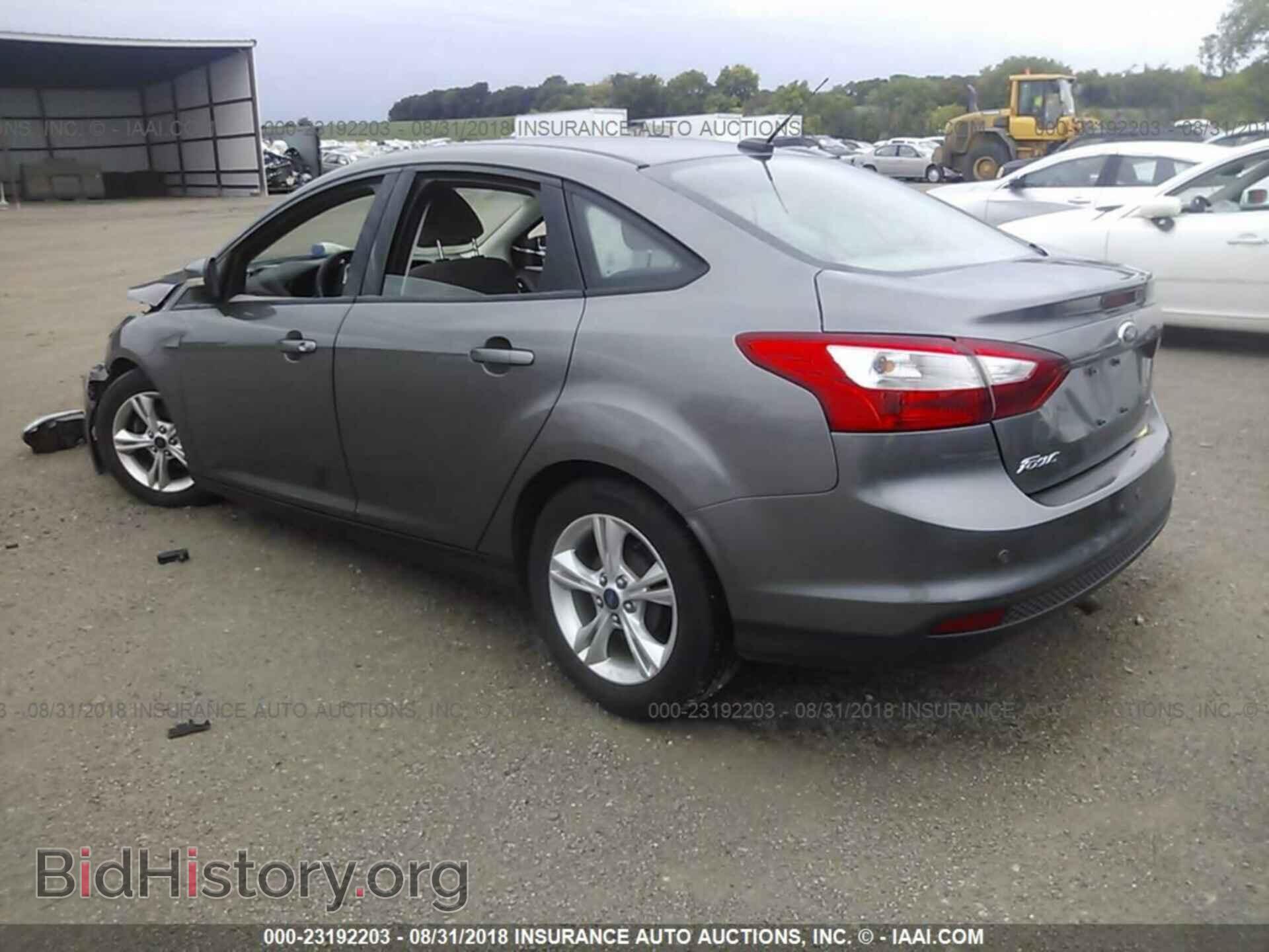 2014 Ford Focus - VIN: 1FADP3F23EL152292 - Photo 3