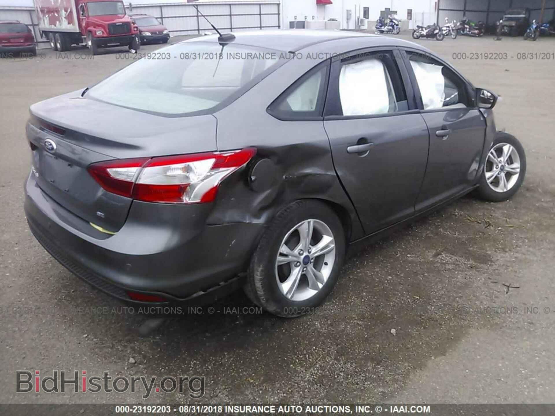 2014 Ford Focus - VIN: 1FADP3F23EL152292 - Photo 4