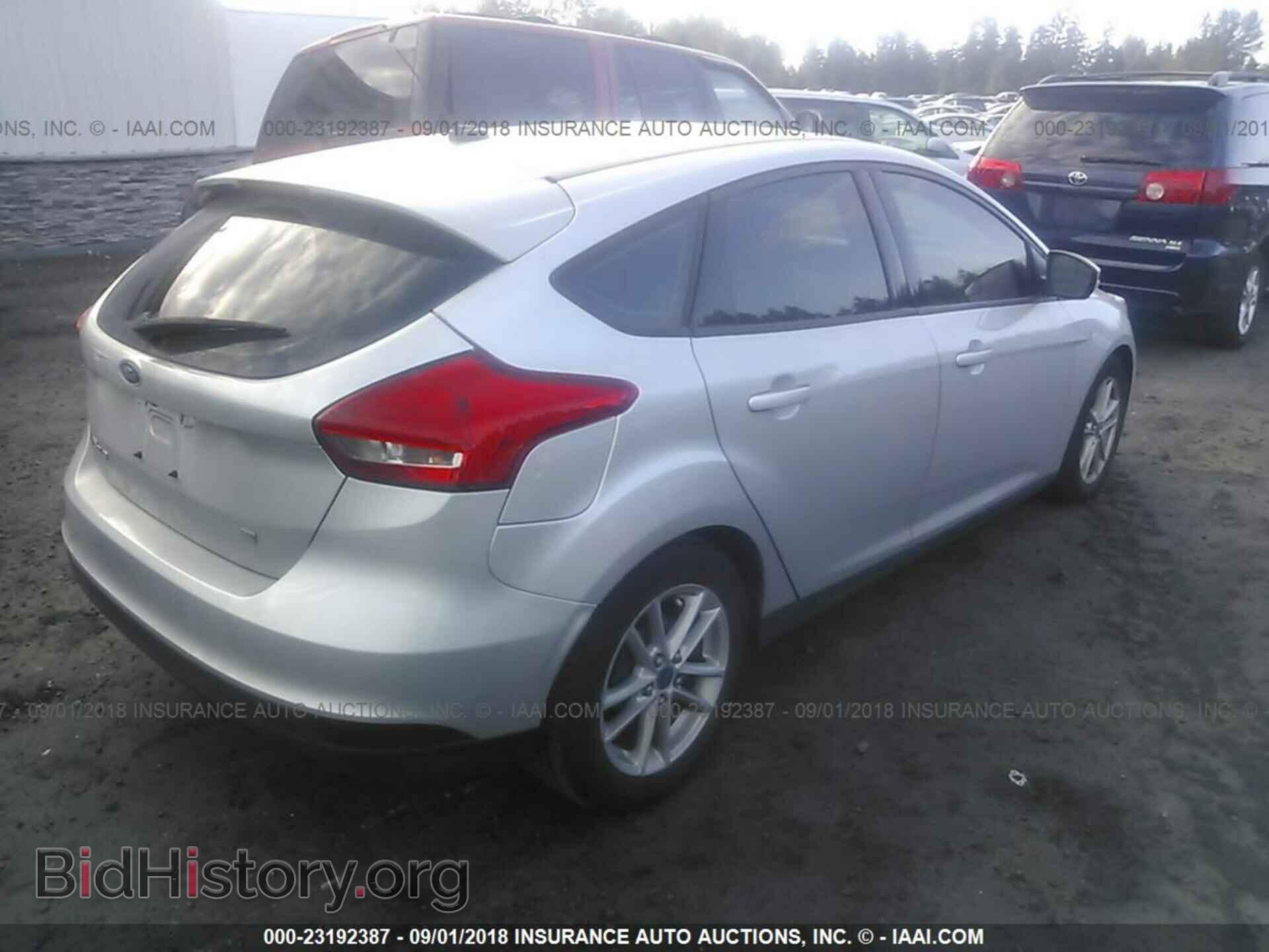 2016 Ford Focus - VIN: 1FADP3K22GL255163 - Photo 4