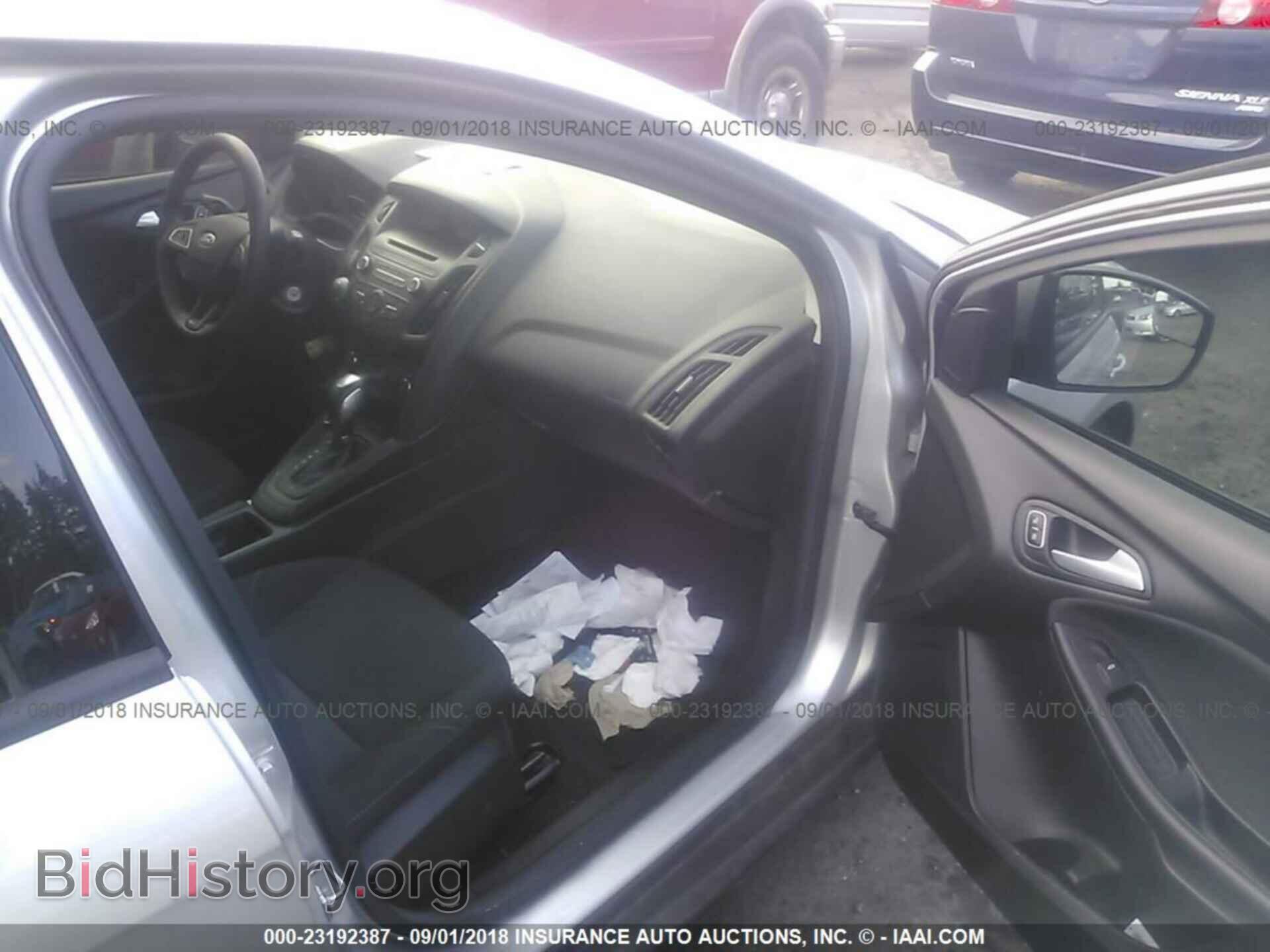 2016 Ford Focus - VIN: 1FADP3K22GL255163 - Photo 5