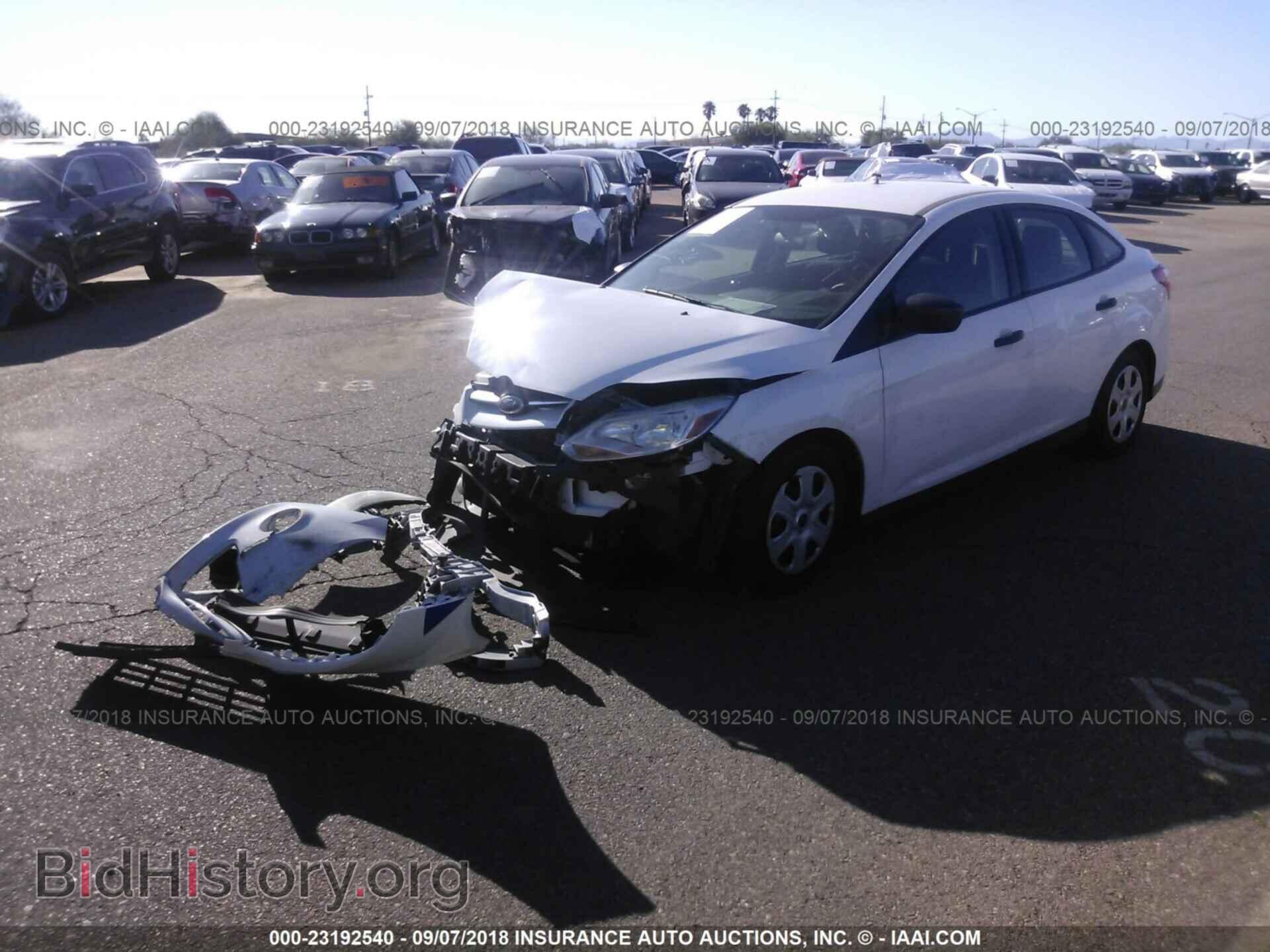 2014 Ford Focus - VIN: 1FADP3E29EL462688 - Фото 2