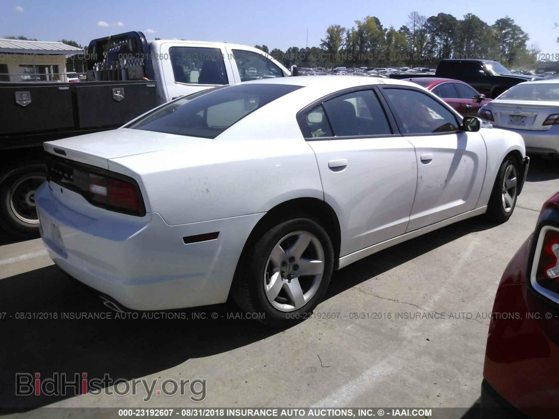 2012 Dodge Charger - VIN: 2C3CDXAG0CH240160 - Photo 4