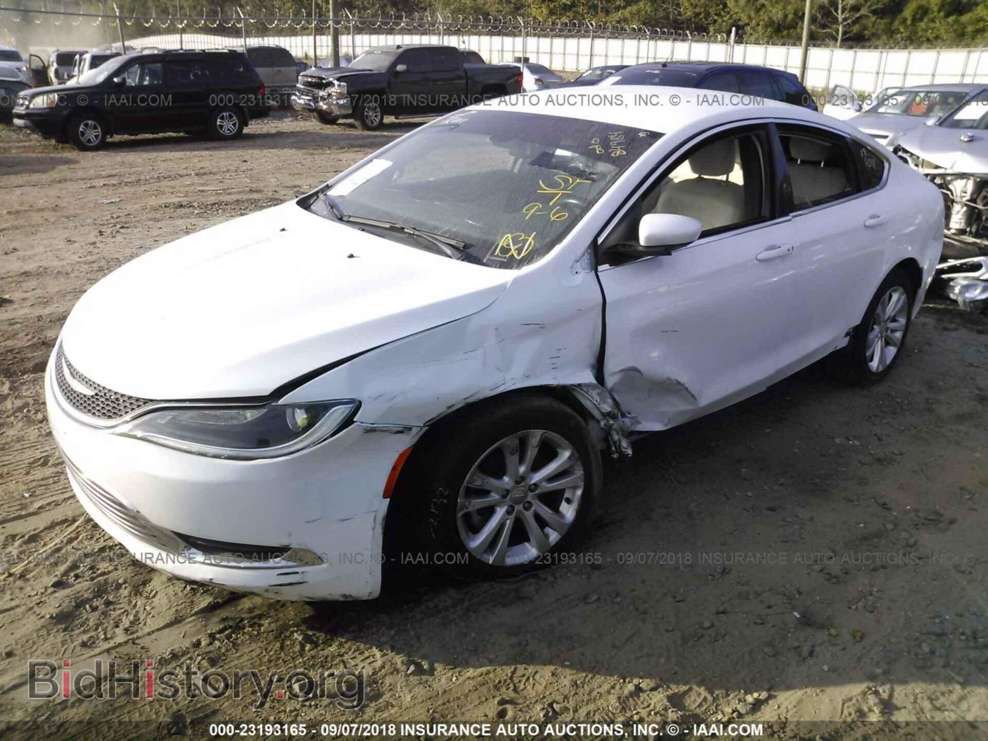 2015 Chrysler 200 - VIN: 1C3CCCAB4FN666073 - Photo 2