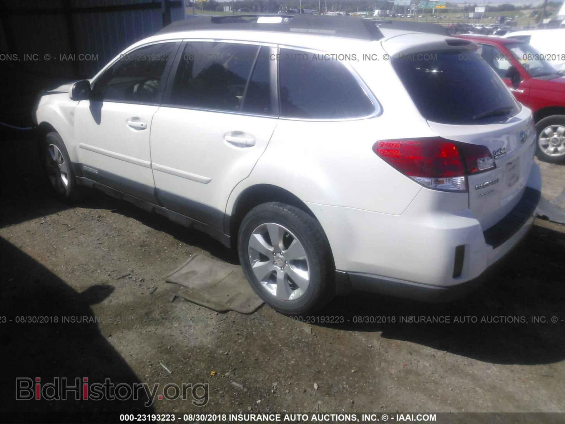 2011 Subaru Outback - VIN: 4S4BRCCC4B3429760 - Фото 3
