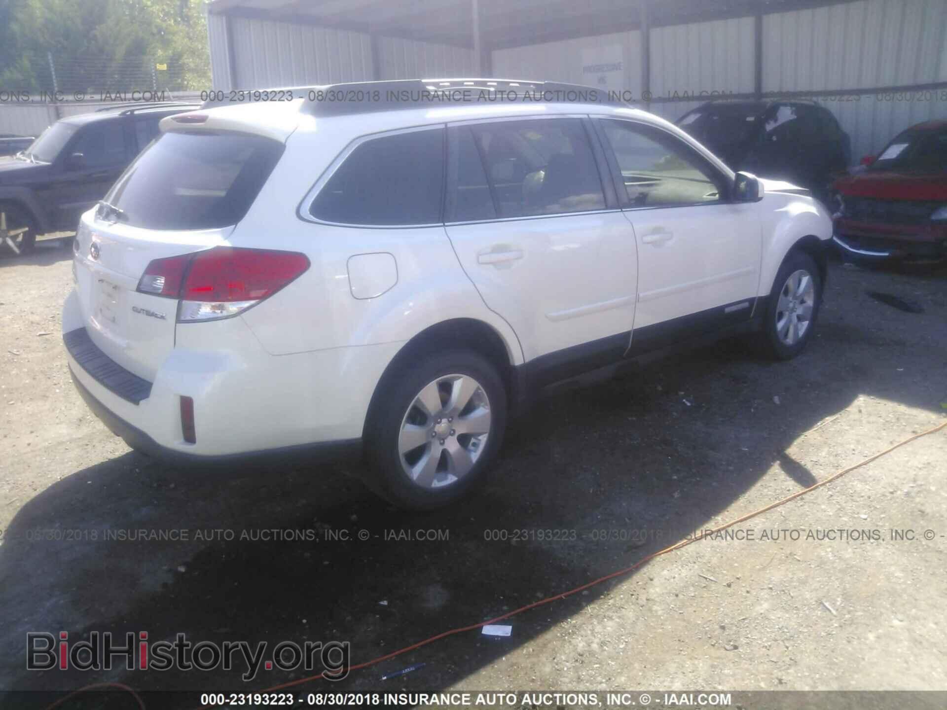 2011 Subaru Outback - VIN: 4S4BRCCC4B3429760 - Фото 4