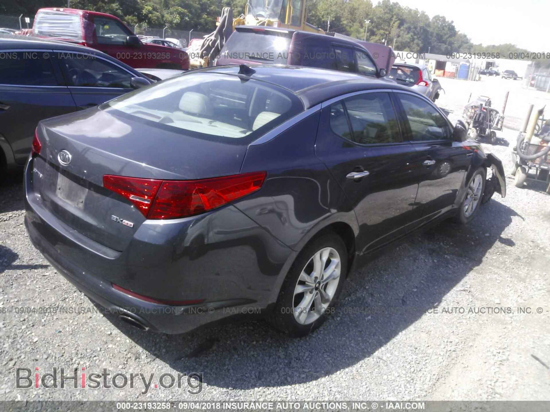 2011 Kia Optima - VIN: KNAGN4A70B5055019 - Photo 4