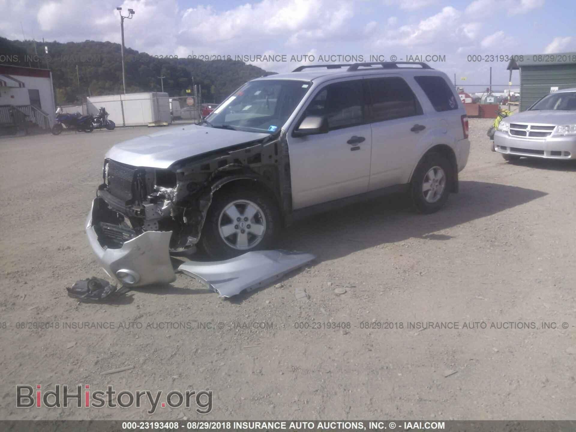 2012 Ford Escape - VIN: 1FMCU9D76CKC77852 - Фото 2