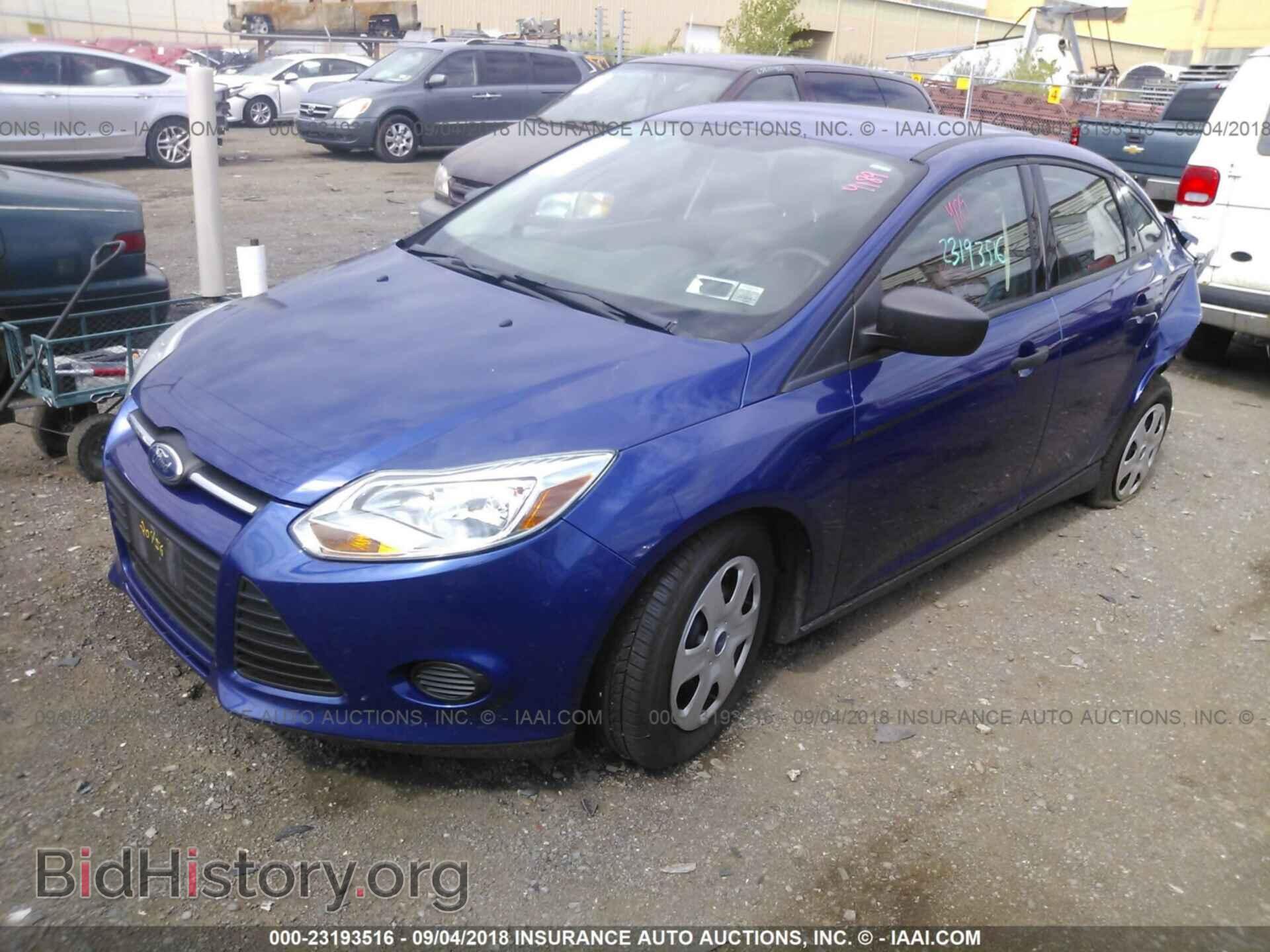 2012 Ford Focus - VIN: 1FAHP3E27CL220755 - Фото 2