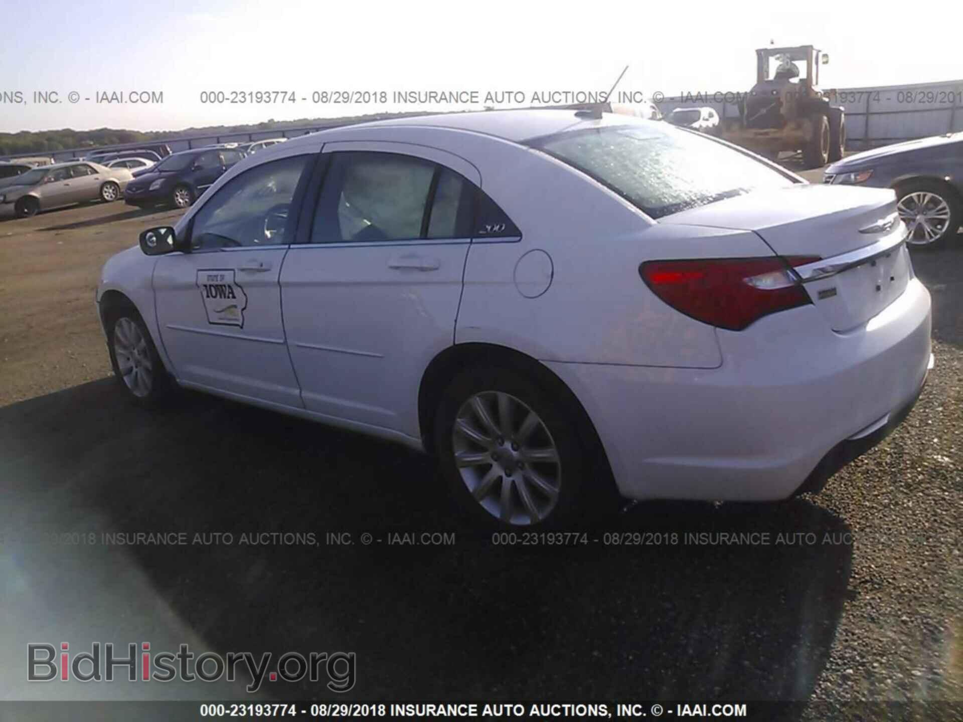 2013 Chrysler 200 - VIN: 1C3CCBBGXDN696423 - Фото 3
