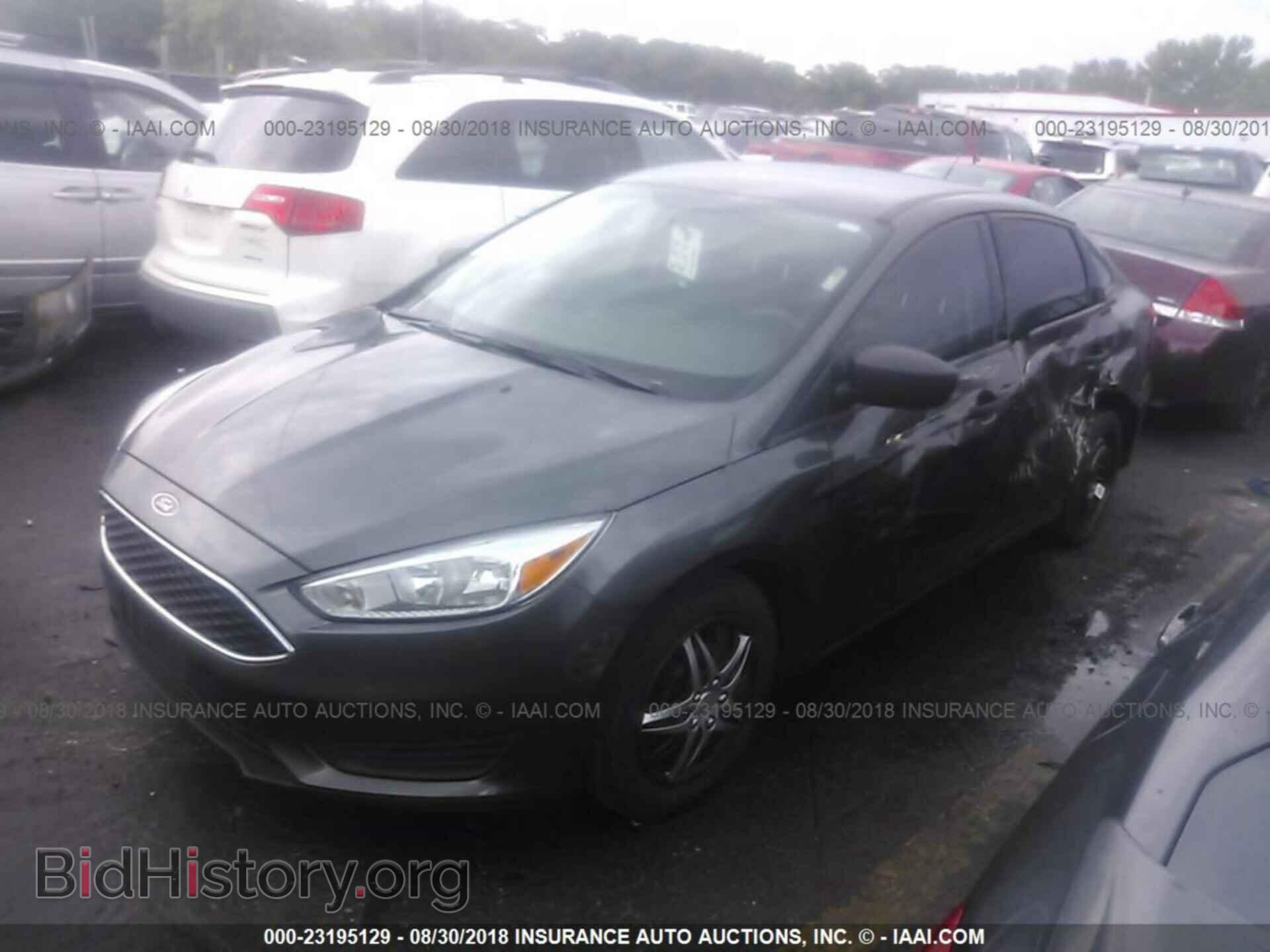 2017 Ford Focus - VIN: 1FADP3E25HL205192 - Photo 2