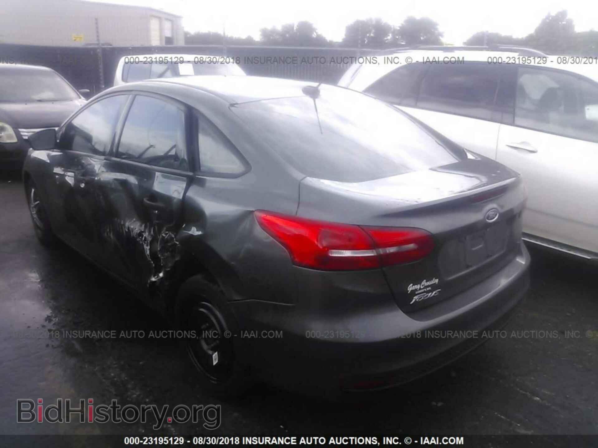 2017 Ford Focus - VIN: 1FADP3E25HL205192 - Photo 3