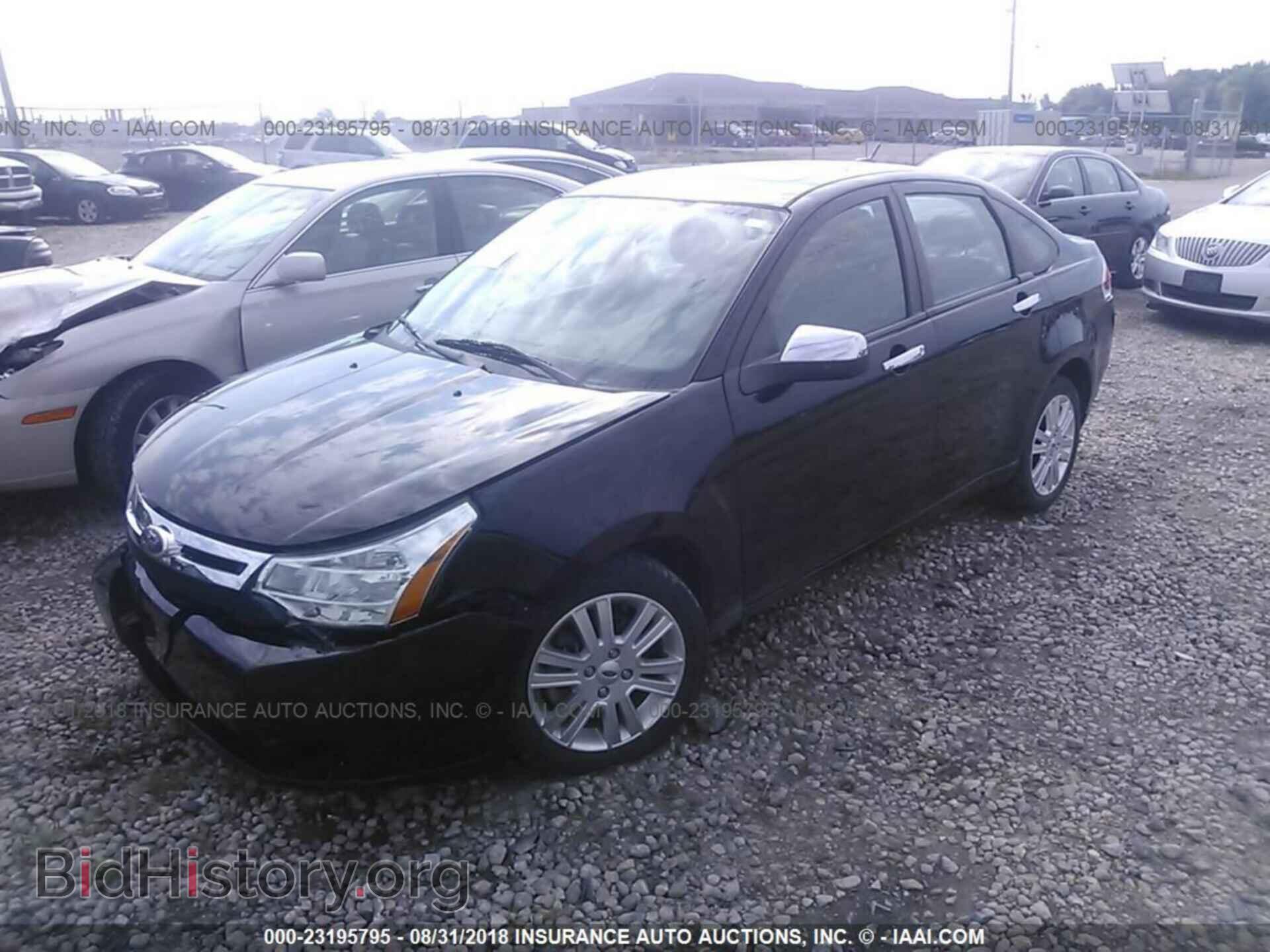 2011 Ford Focus - VIN: 1FAHP3HN2BW200805 - Фото 2