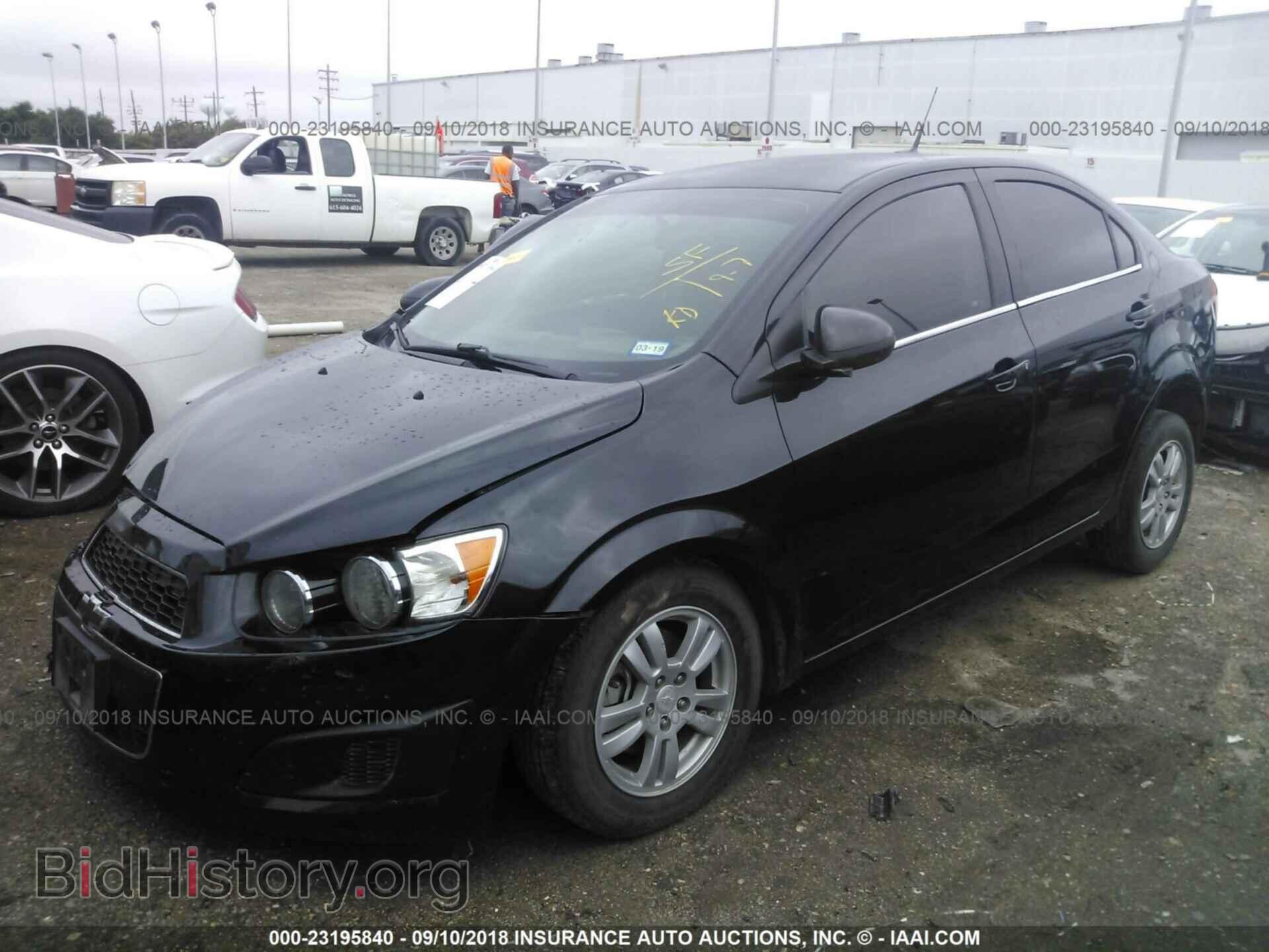 2014 Chevrolet Sonic - VIN: 1G1JC5SH2E4209647 - Фото 2