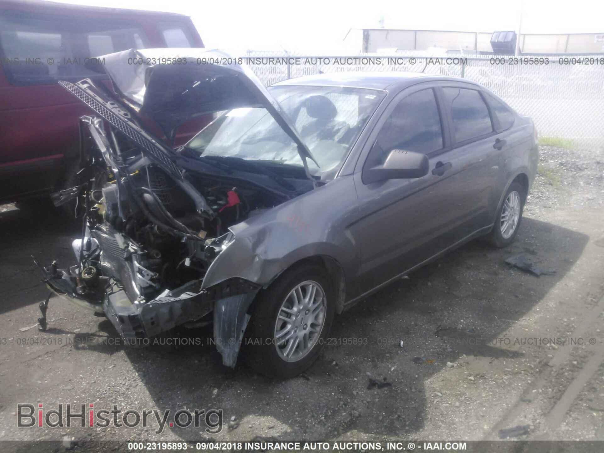 2011 Ford Focus - VIN: 1FAHP3FN0BW105274 - Фото 2