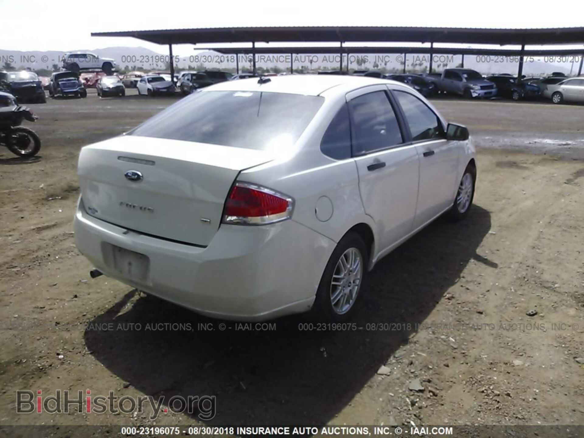 2011 Ford Focus - VIN: 1FAHP3FN6BW190654 - Фото 4
