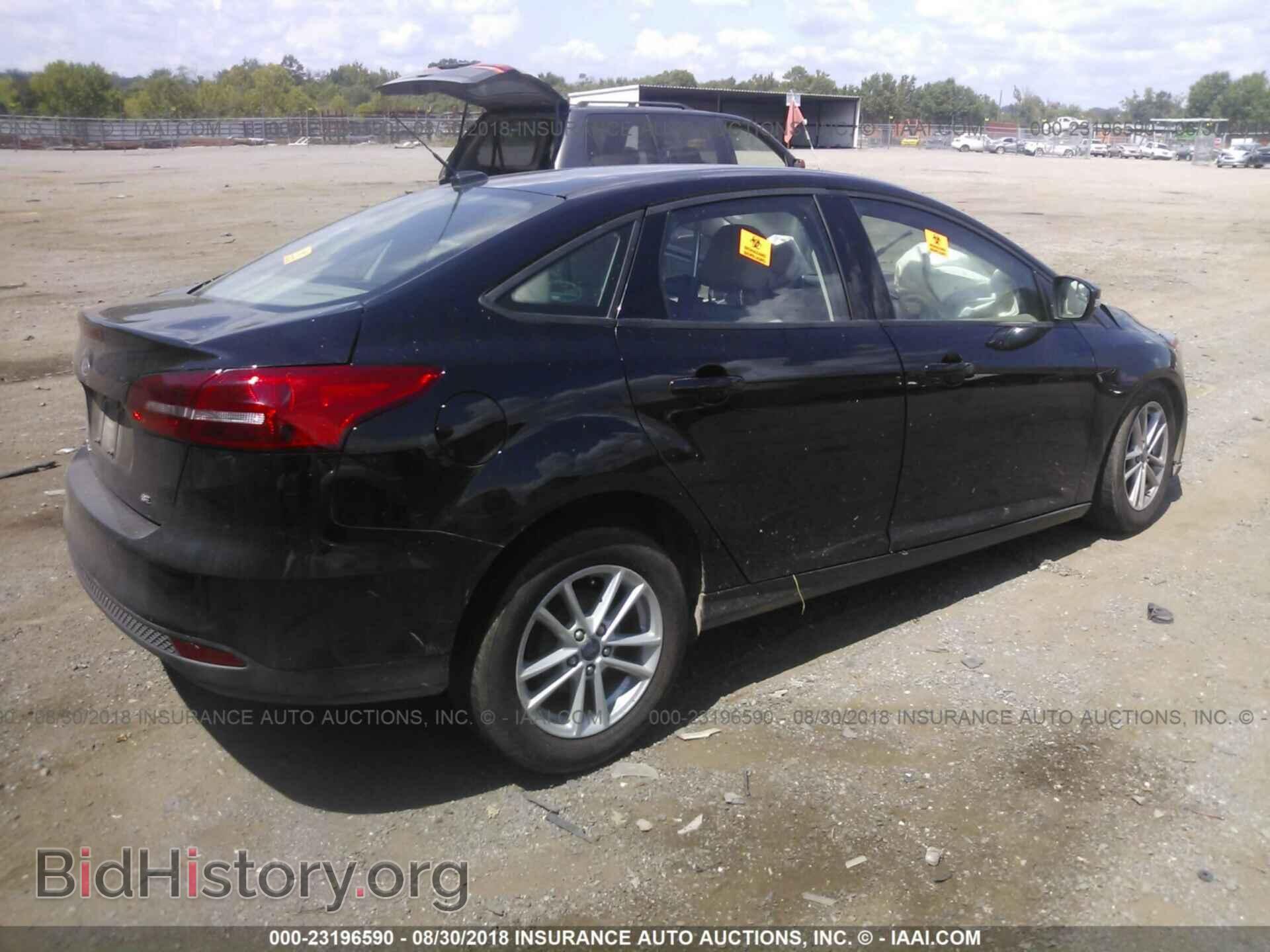 2017 Ford Focus - VIN: 1FADP3F27HL274707 - Photo 4