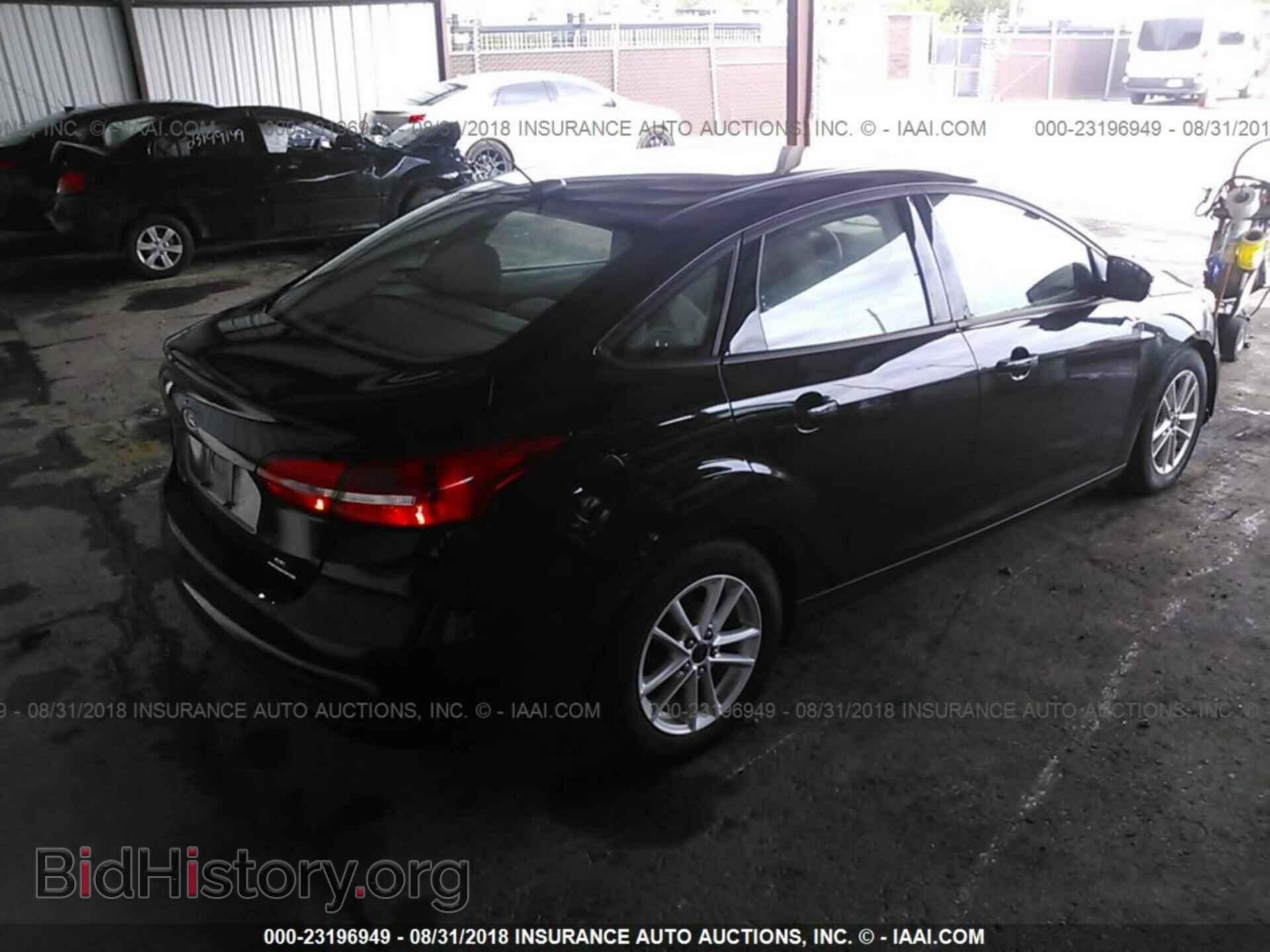2015 Ford Focus - VIN: 1FADP3F20FL275033 - Photo 4