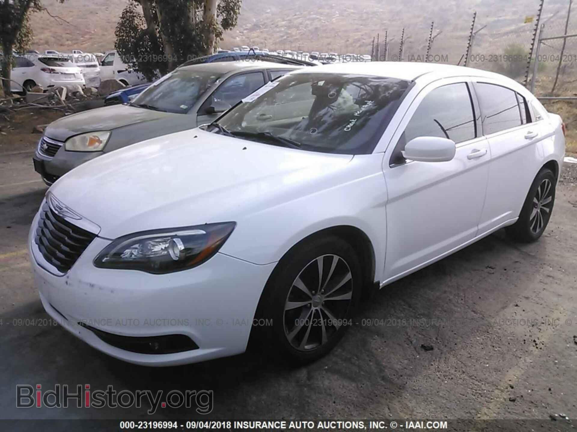 2013 Chrysler 200 - VIN: 1C3CCBBB6DN512972 - Photo 2
