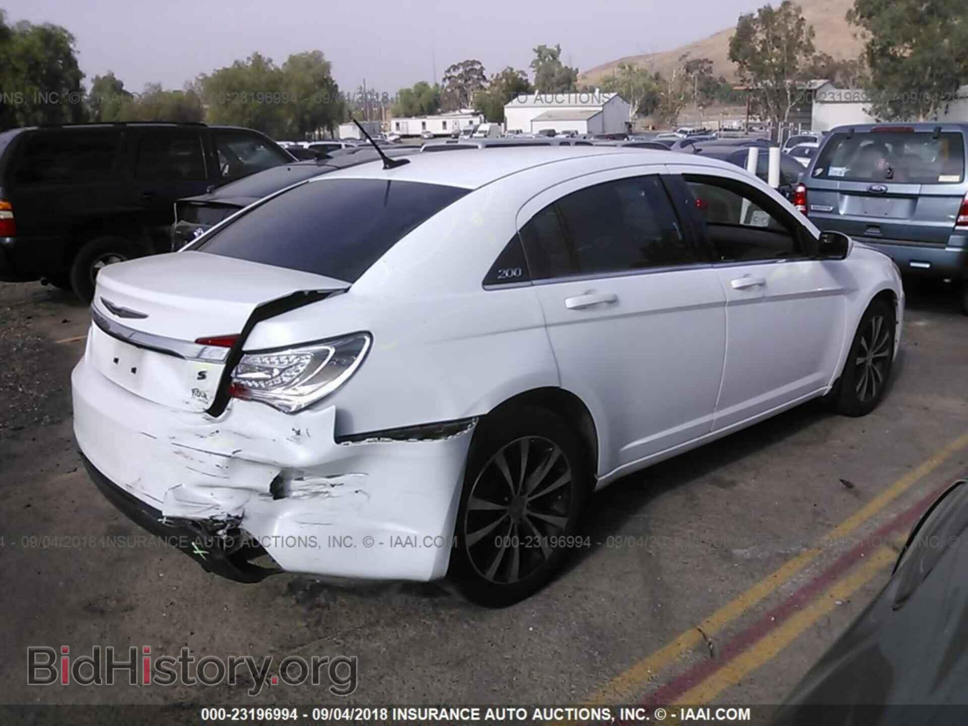 2013 Chrysler 200 - VIN: 1C3CCBBB6DN512972 - Photo 4