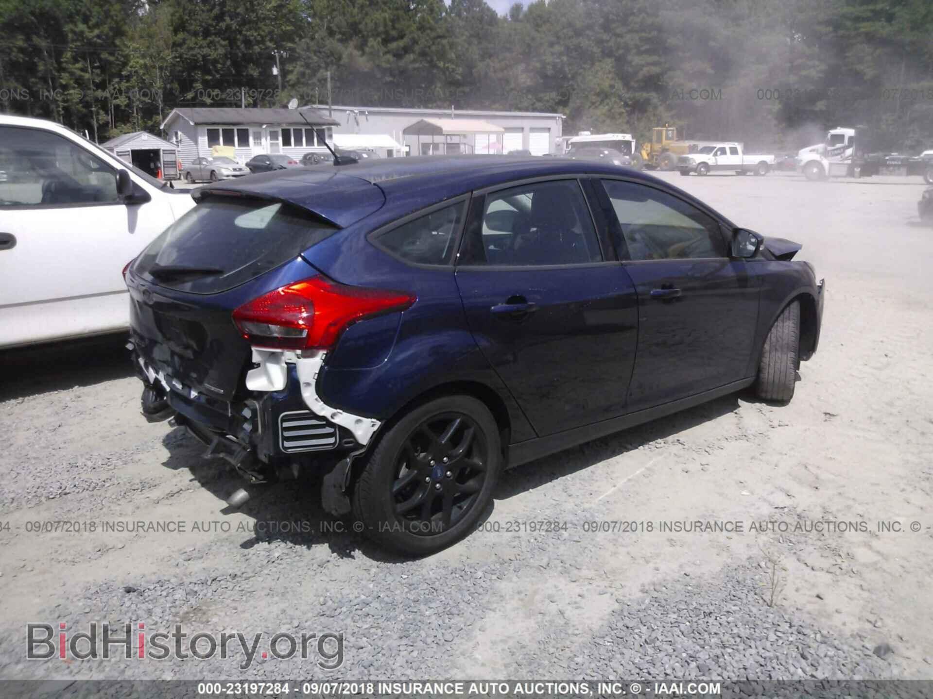 2016 Ford Focus - VIN: 1FADP3K20GL343144 - Photo 4