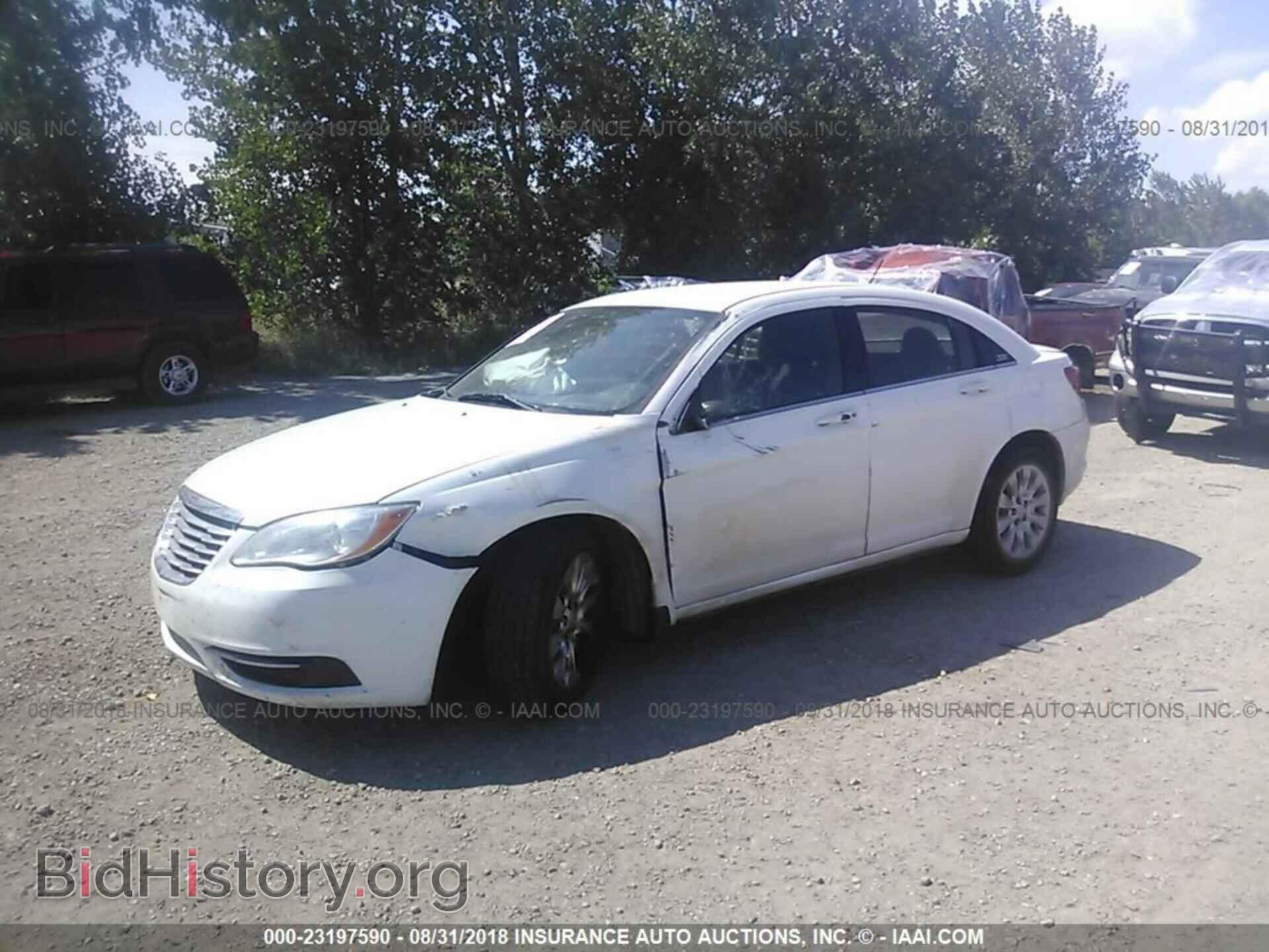 2011 Chrysler 200 - VIN: 1C3BC4FB8BN566806 - Photo 2