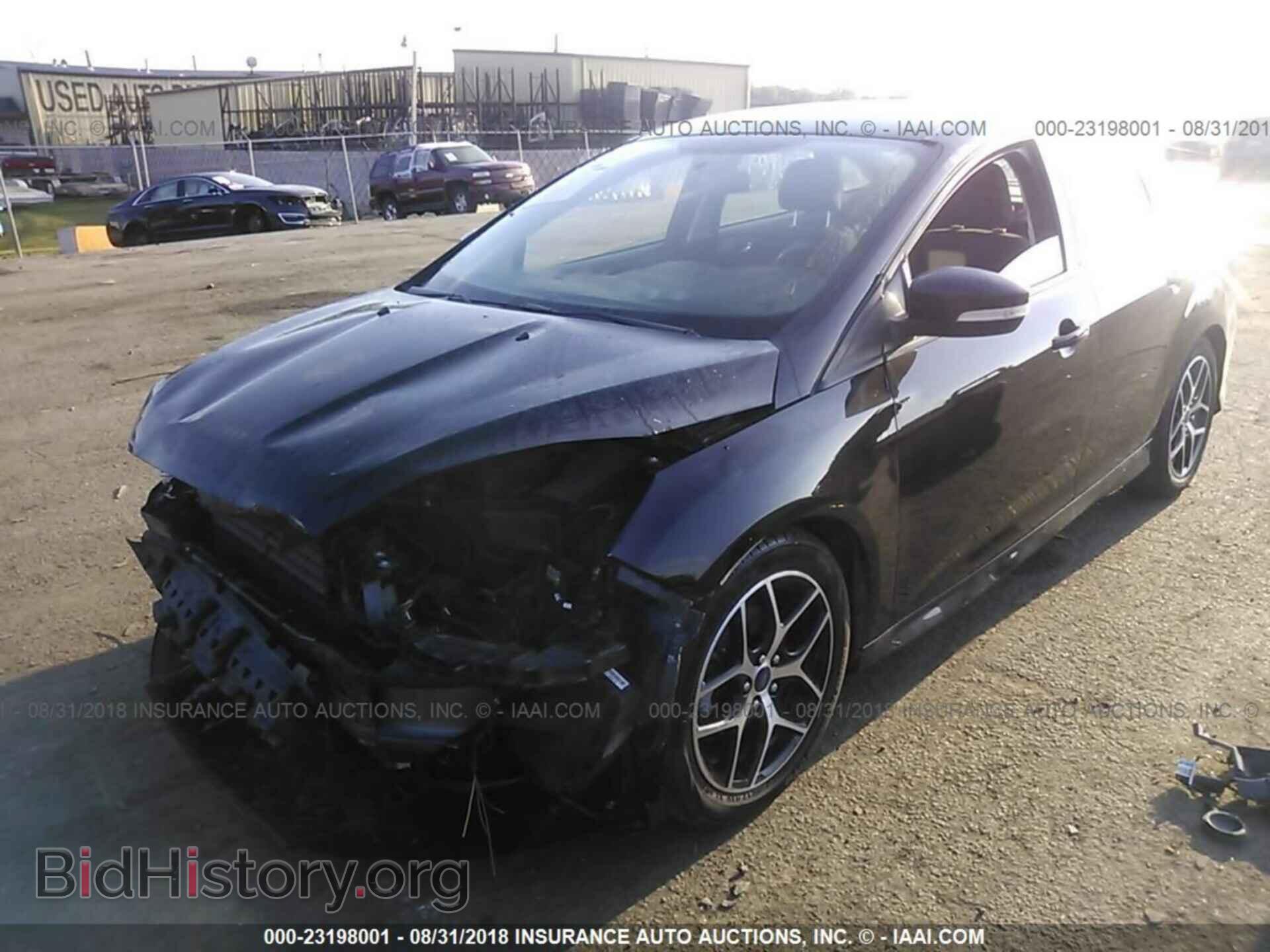 2016 Ford Focus - VIN: 1FADP3F21GL378690 - Photo 2