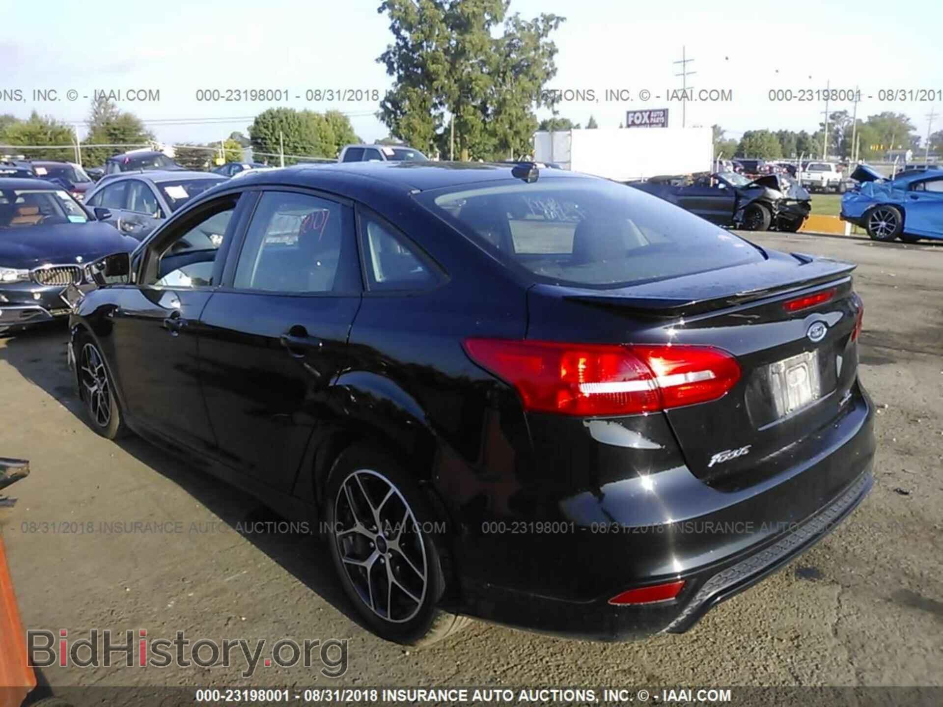 2016 Ford Focus - VIN: 1FADP3F21GL378690 - Photo 3