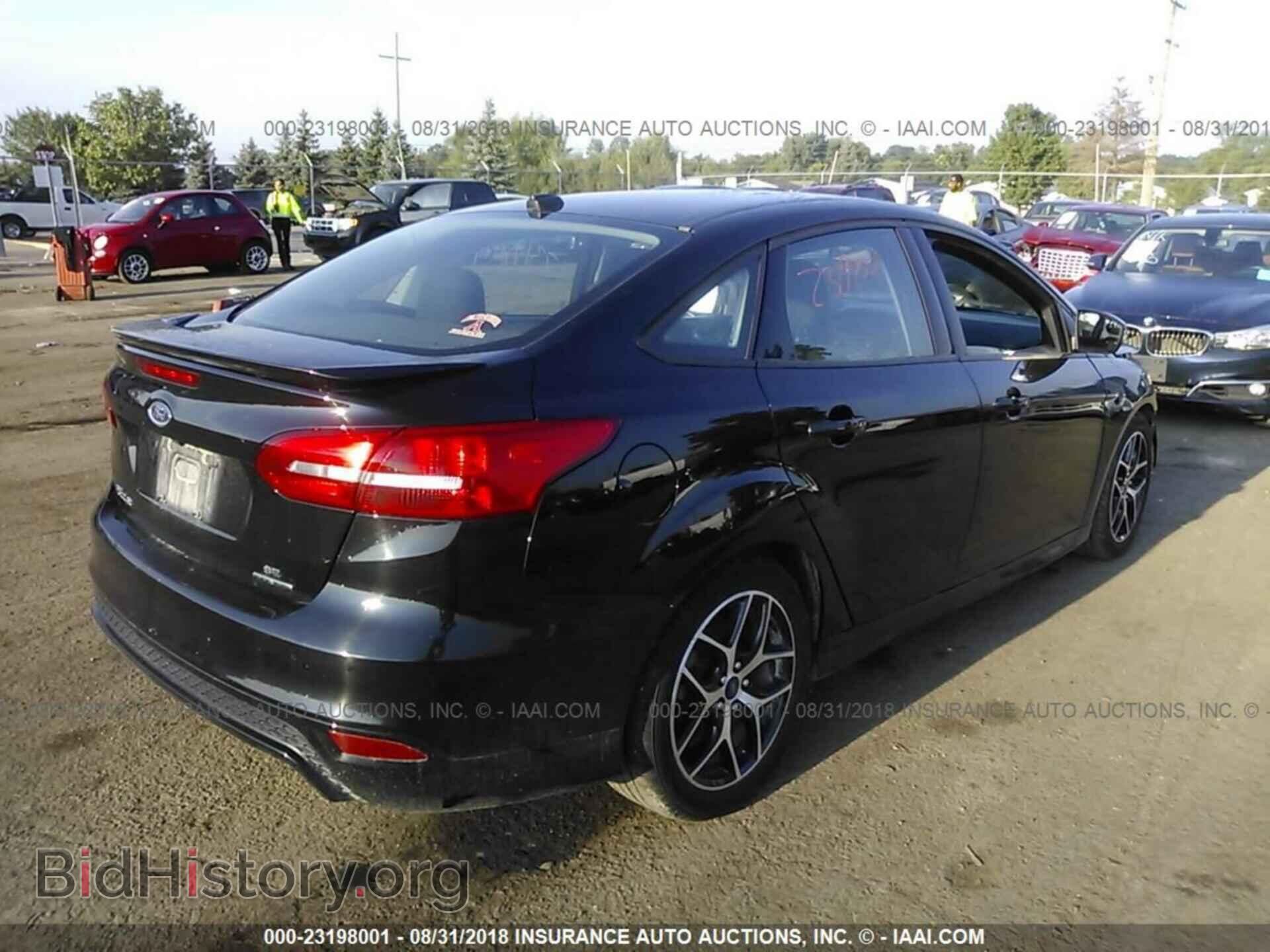 2016 Ford Focus - VIN: 1FADP3F21GL378690 - Photo 4