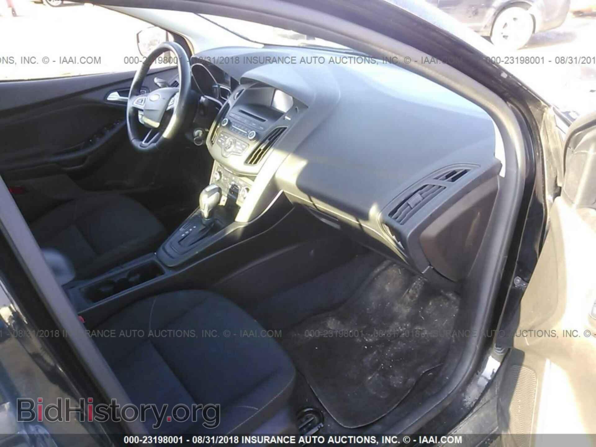 2016 Ford Focus - VIN: 1FADP3F21GL378690 - Photo 5