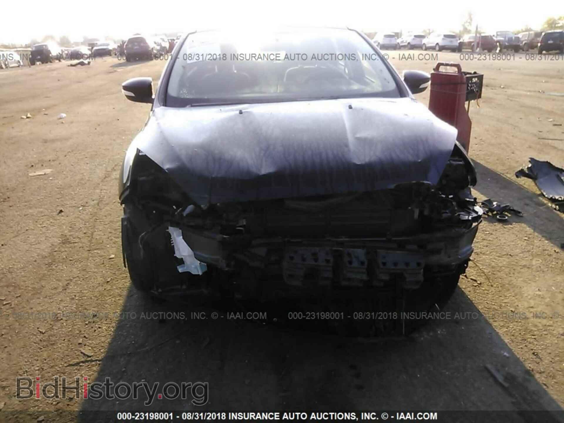 2016 Ford Focus - VIN: 1FADP3F21GL378690 - Photo 6