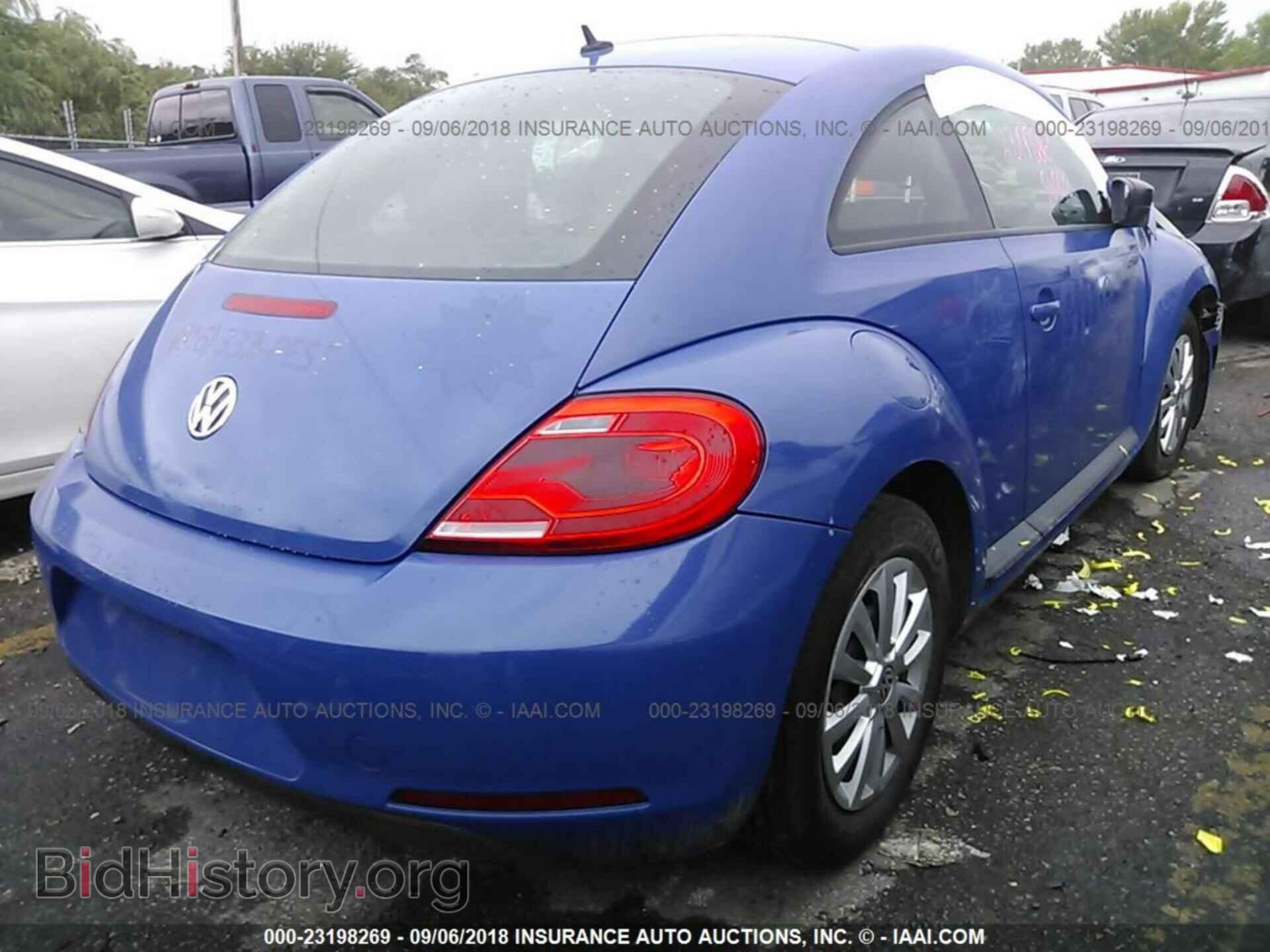 2012 Volkswagen Beetle - VIN: 3VWFP7AT0CM624063 - Фото 4