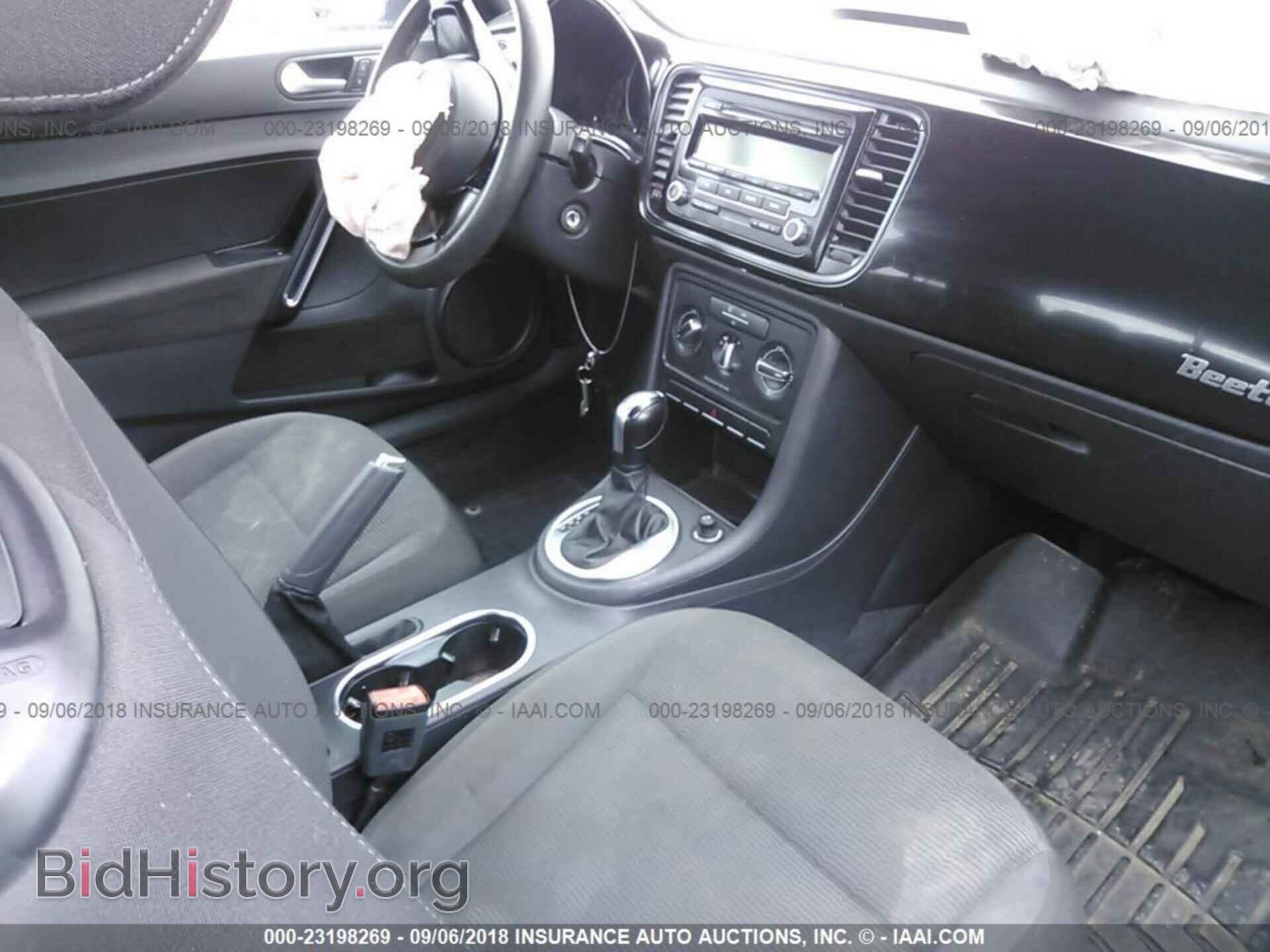 2012 Volkswagen Beetle - VIN: 3VWFP7AT0CM624063 - Фото 5