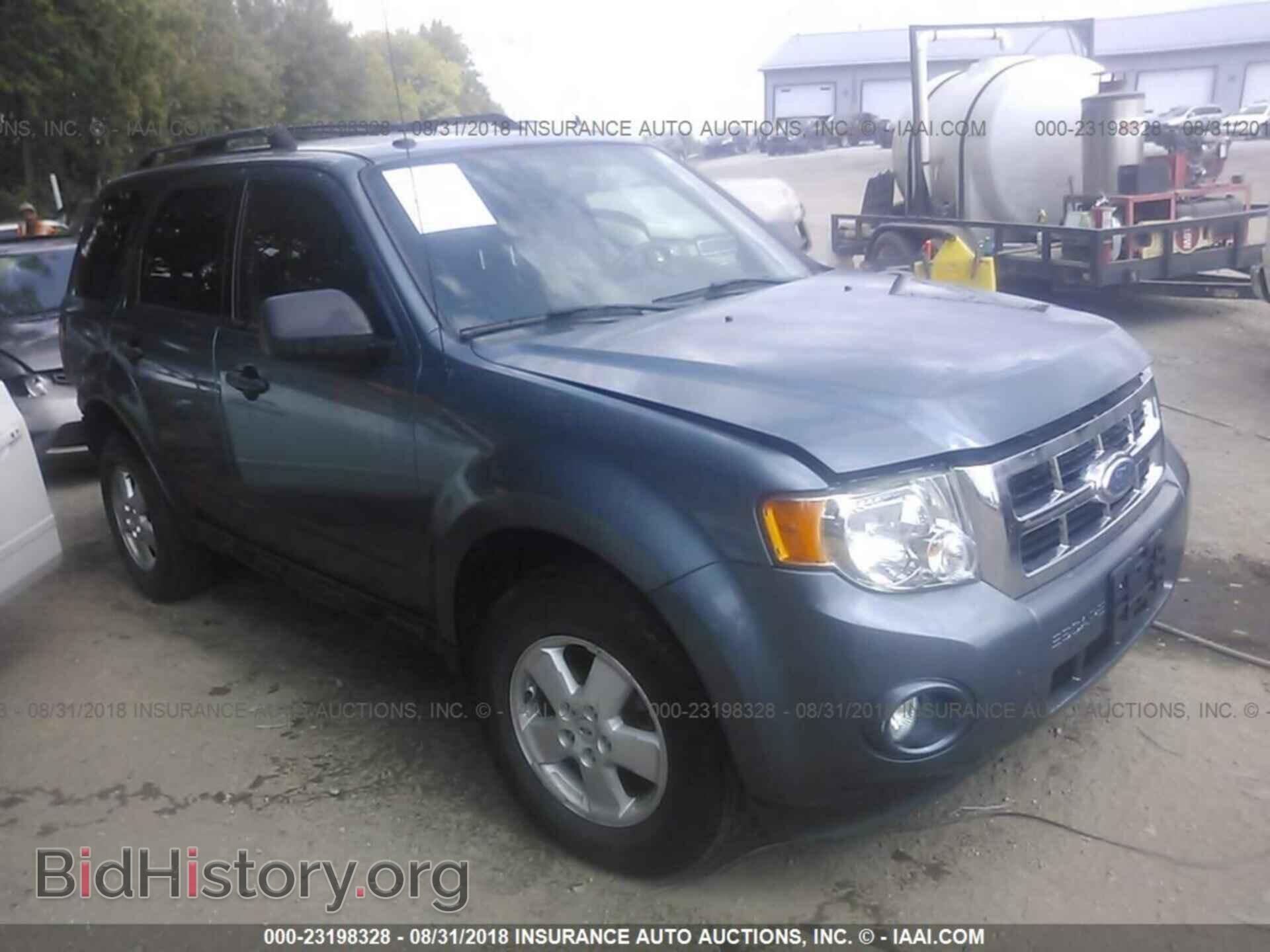 Photo 1FMCU0D79BKC50347 - Ford Escape 2011