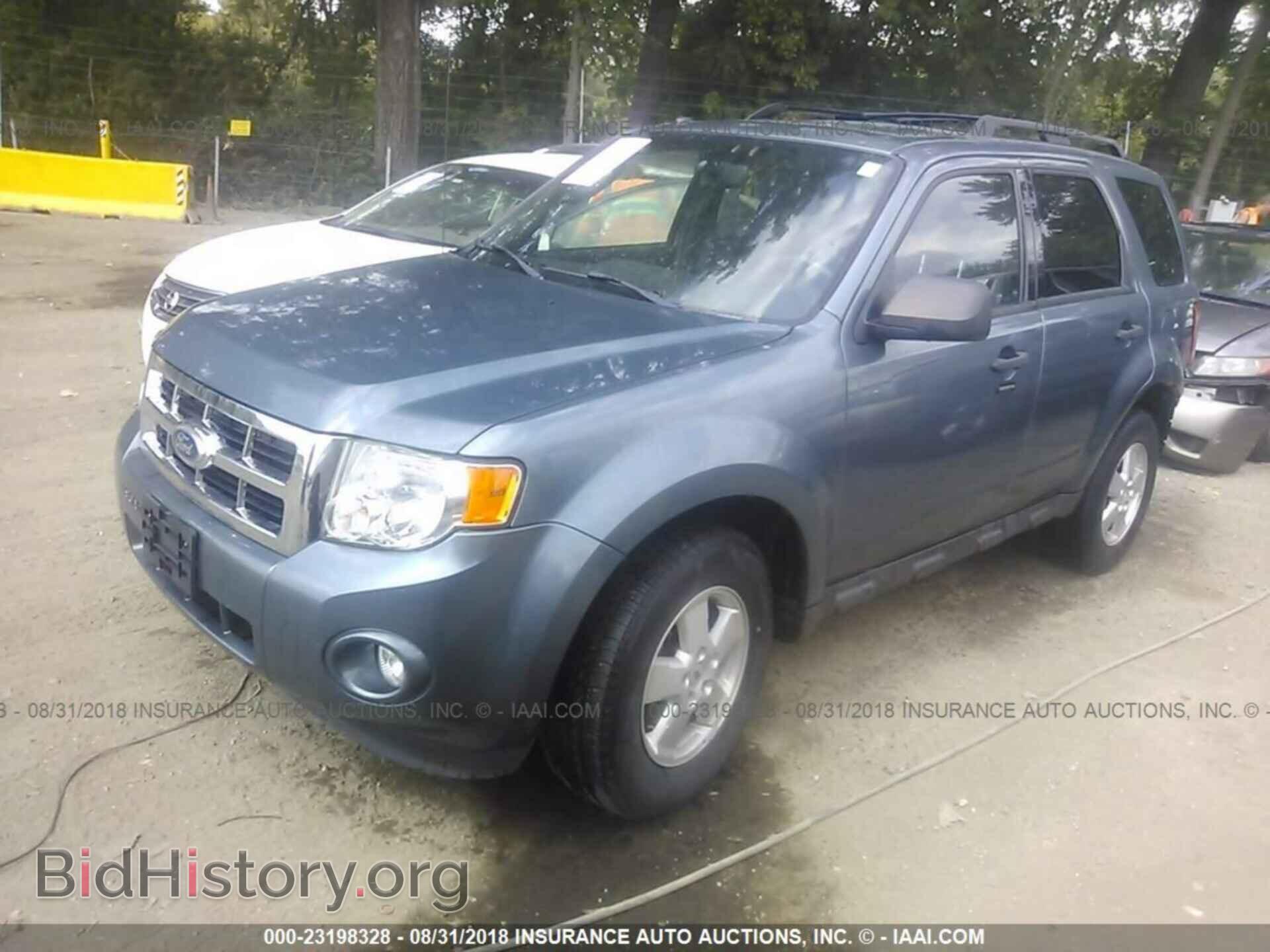2011 Ford Escape - VIN: 1FMCU0D79BKC50347 - Photo 2