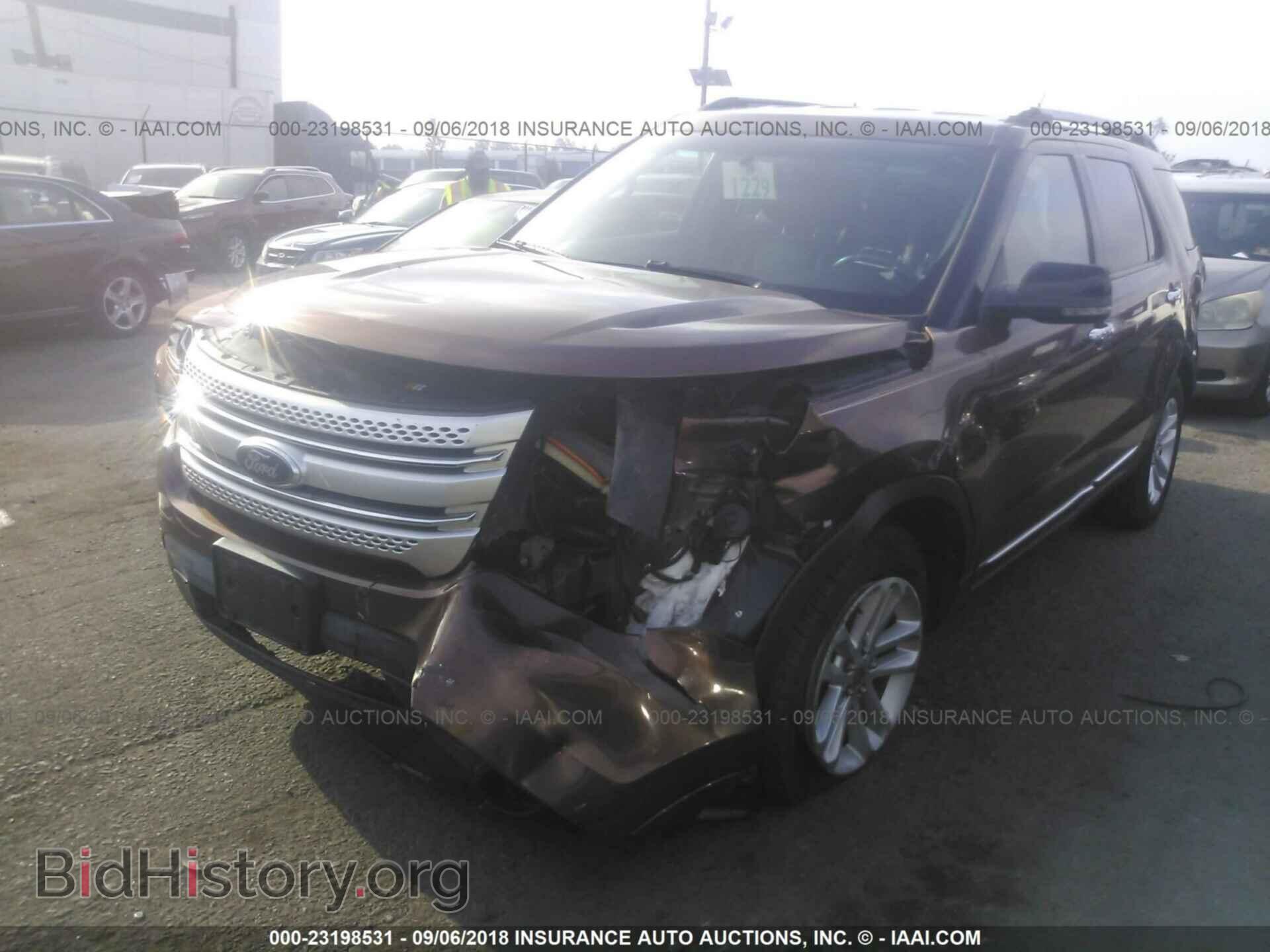 2011 Ford Explorer - VIN: 1FMHK8D87BGA69009 - Photo 2