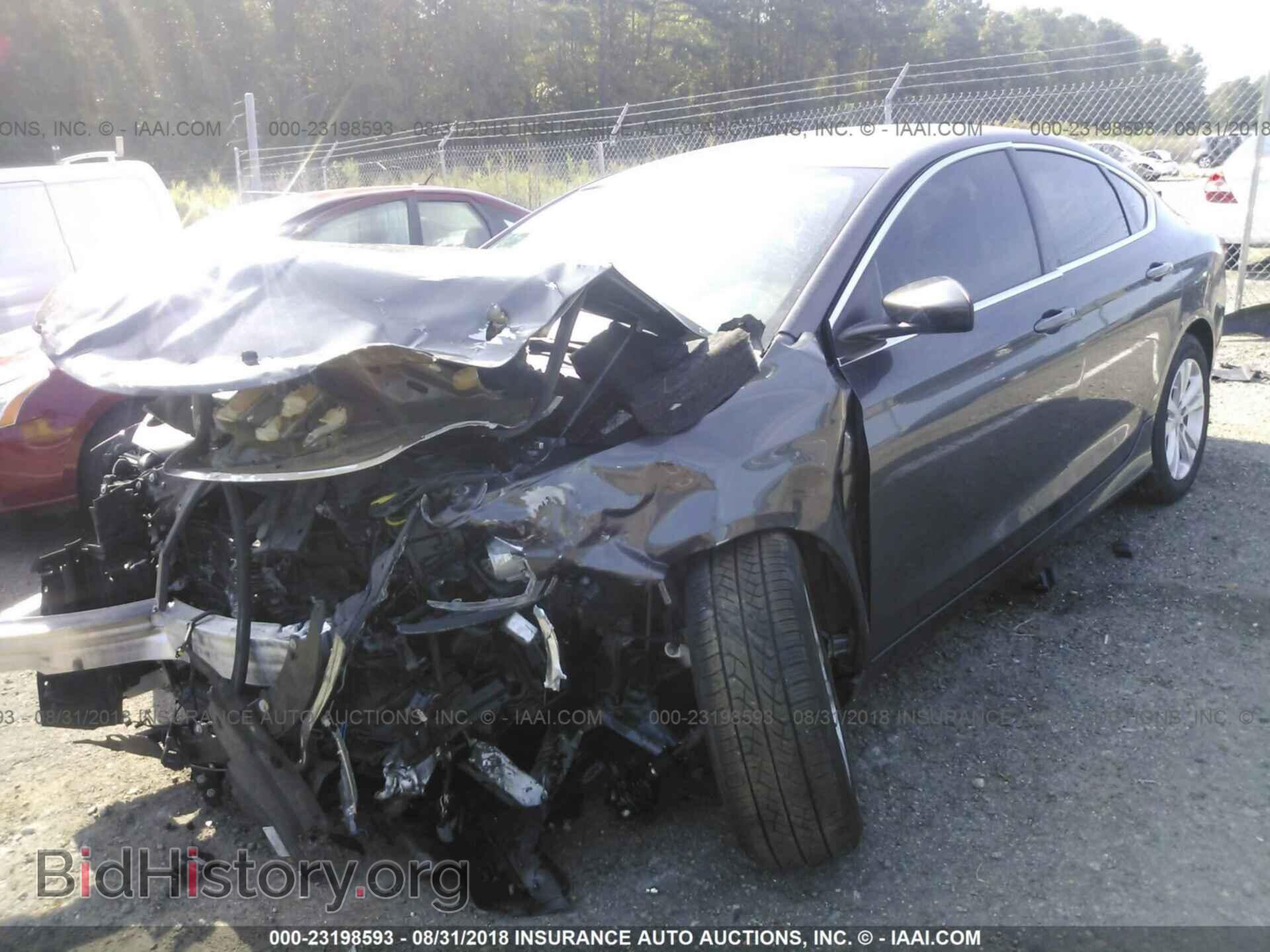 2015 Chrysler 200 - VIN: 1C3CCCAB3FN586991 - Photo 2